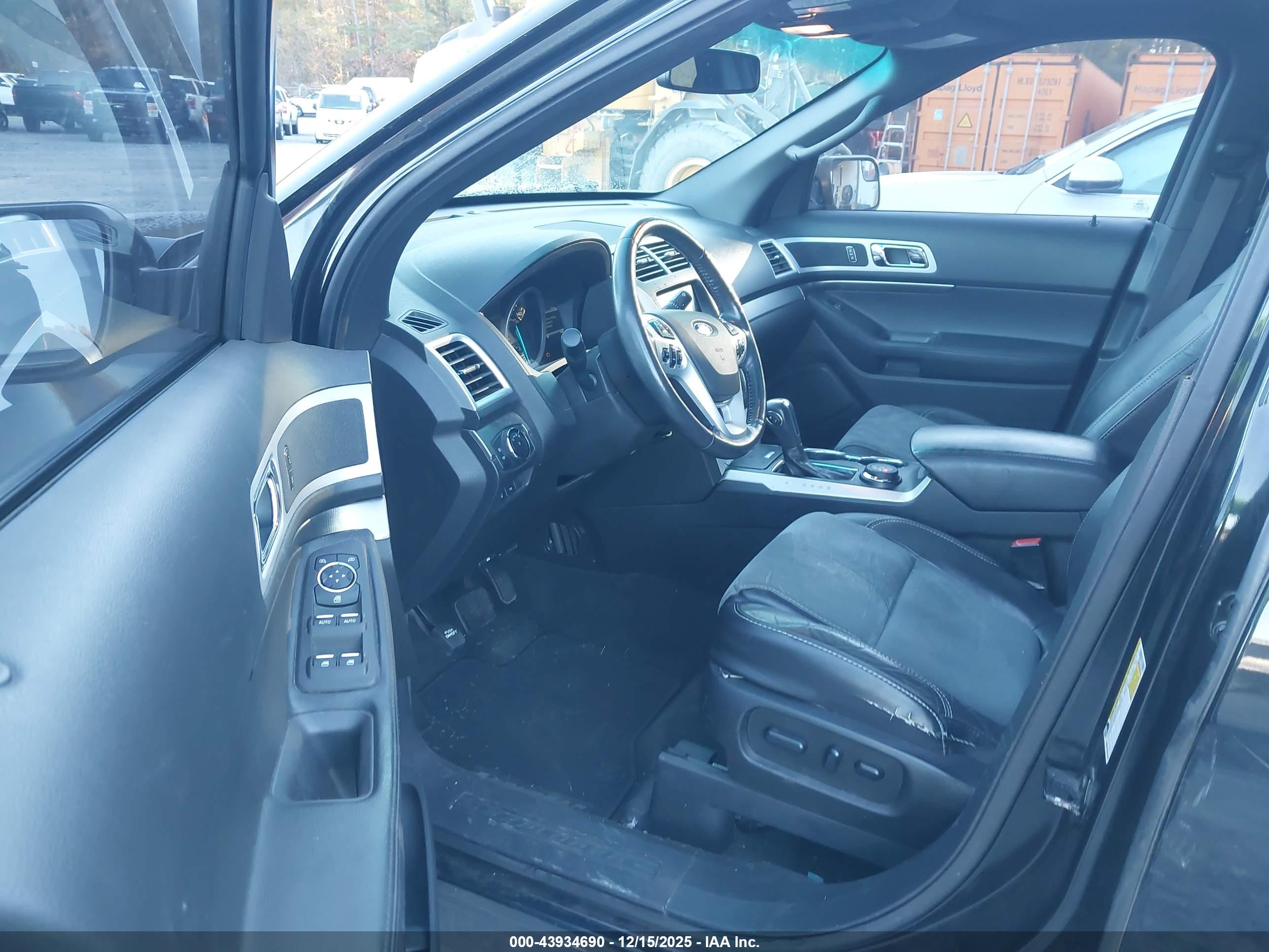 FORD EXPLORER image 5