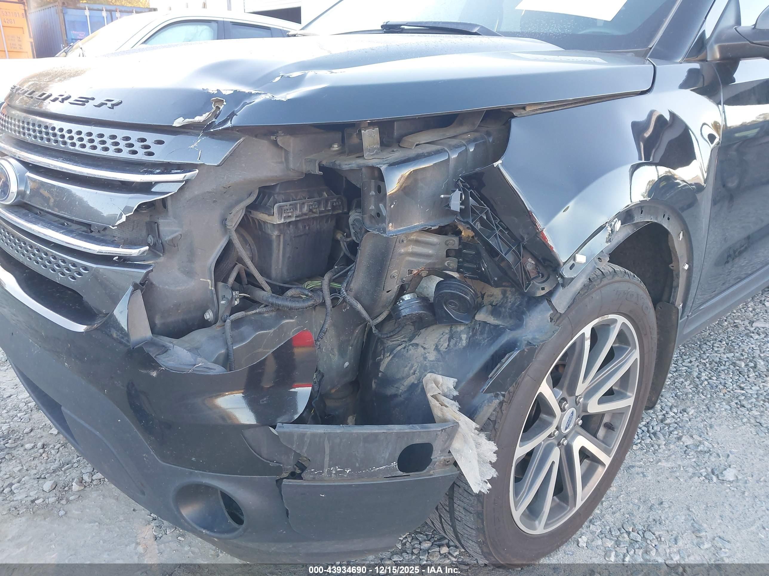 FORD EXPLORER image 6