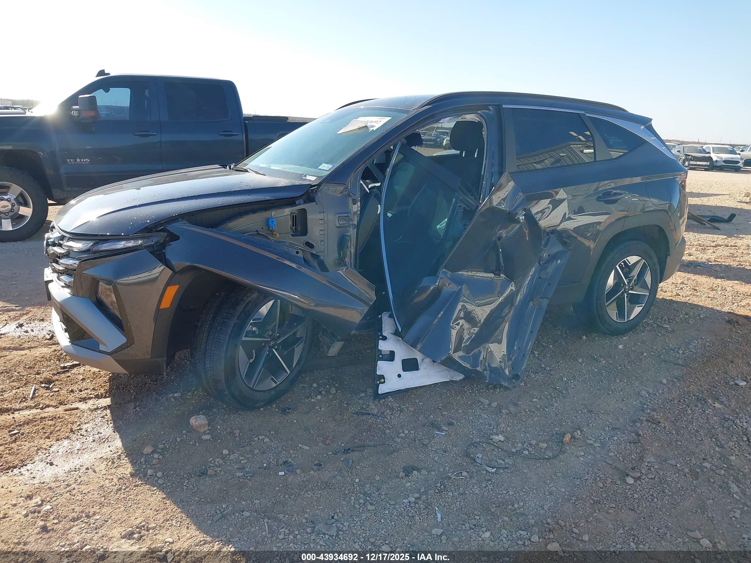 HYUNDAI TUCSON image 2