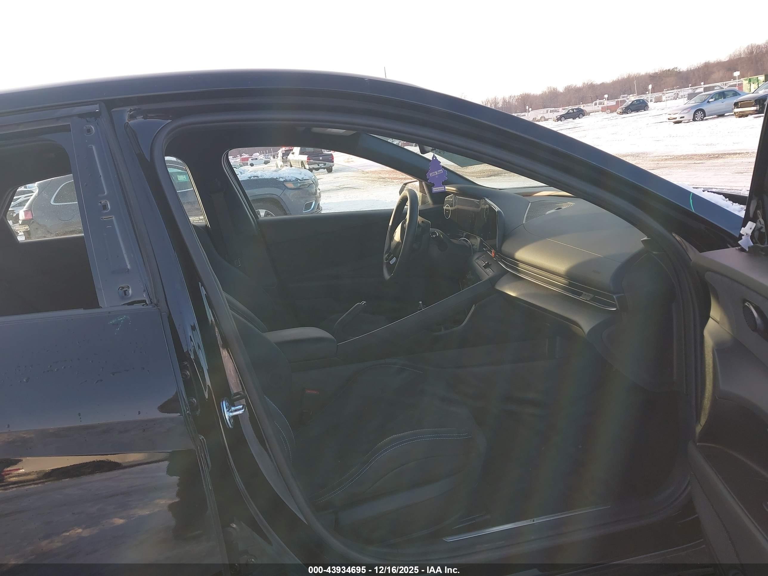 HYUNDAI ELANTRA image 5