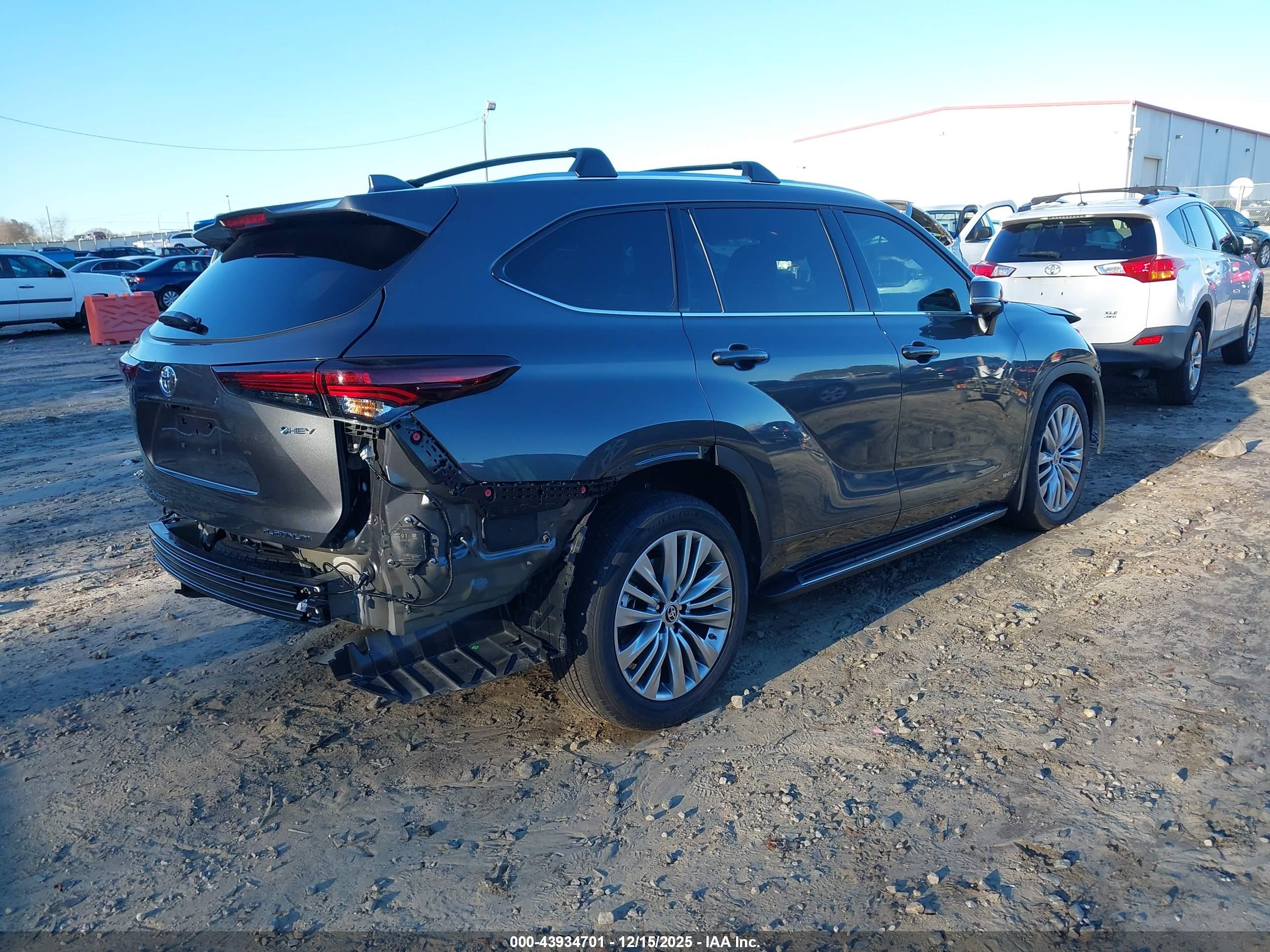 TOYOTA HIGHLANDER image 4