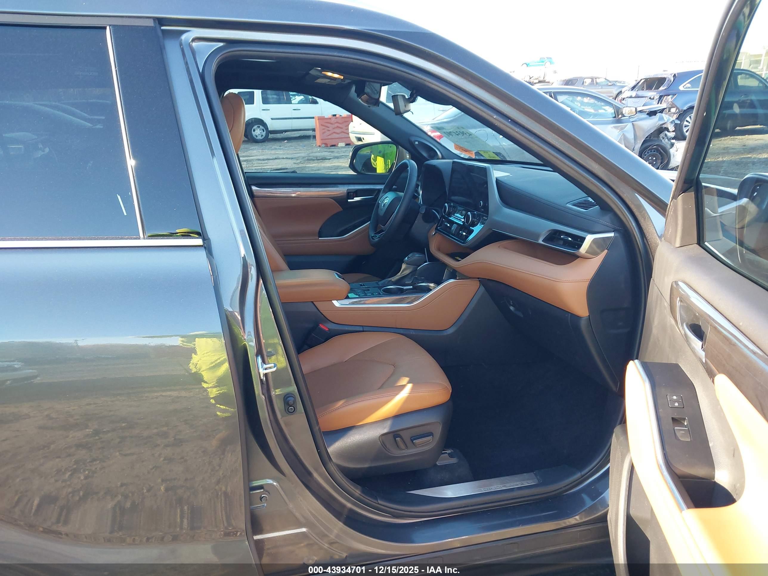 TOYOTA HIGHLANDER image 5