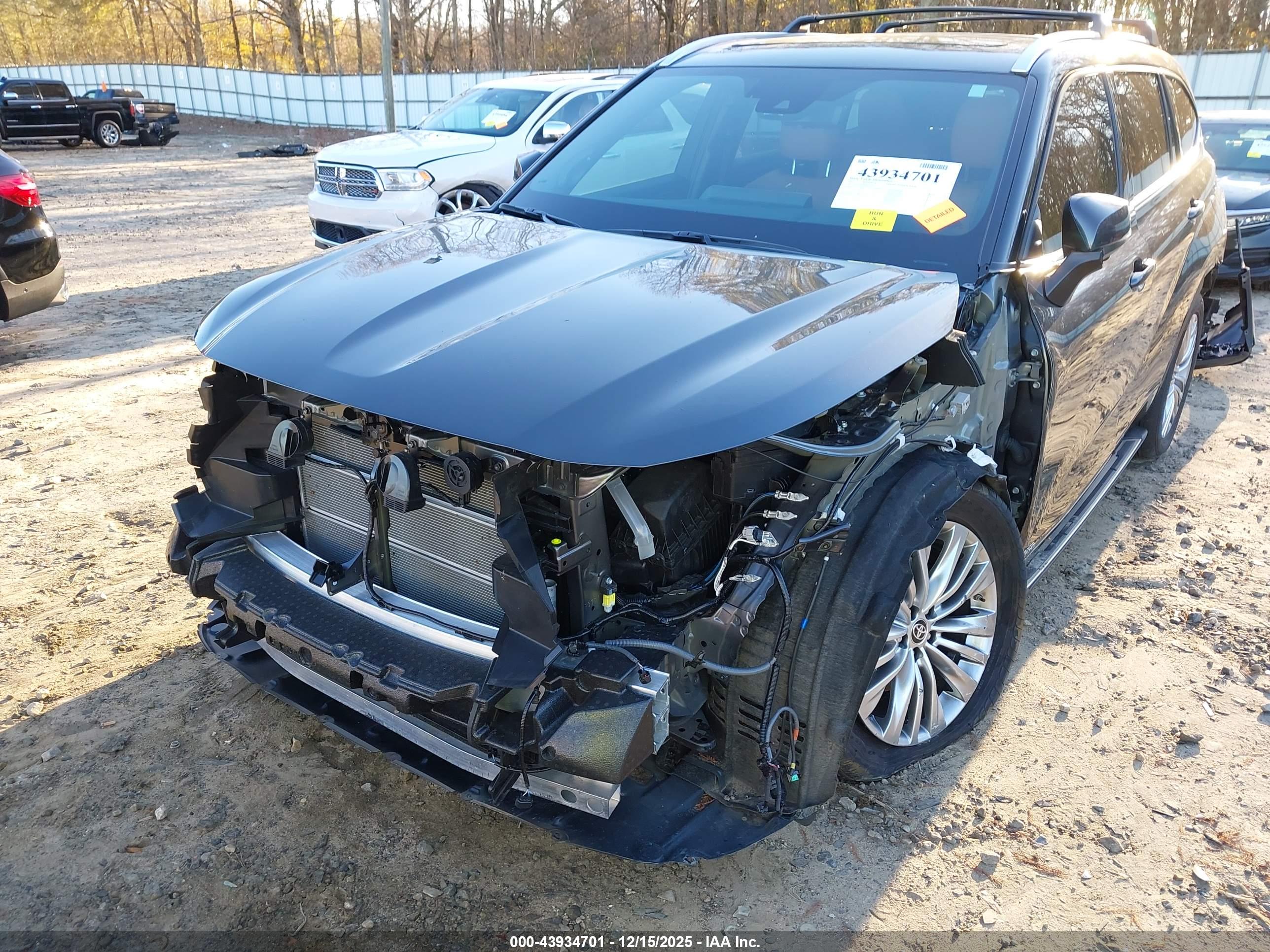 TOYOTA HIGHLANDER image 6