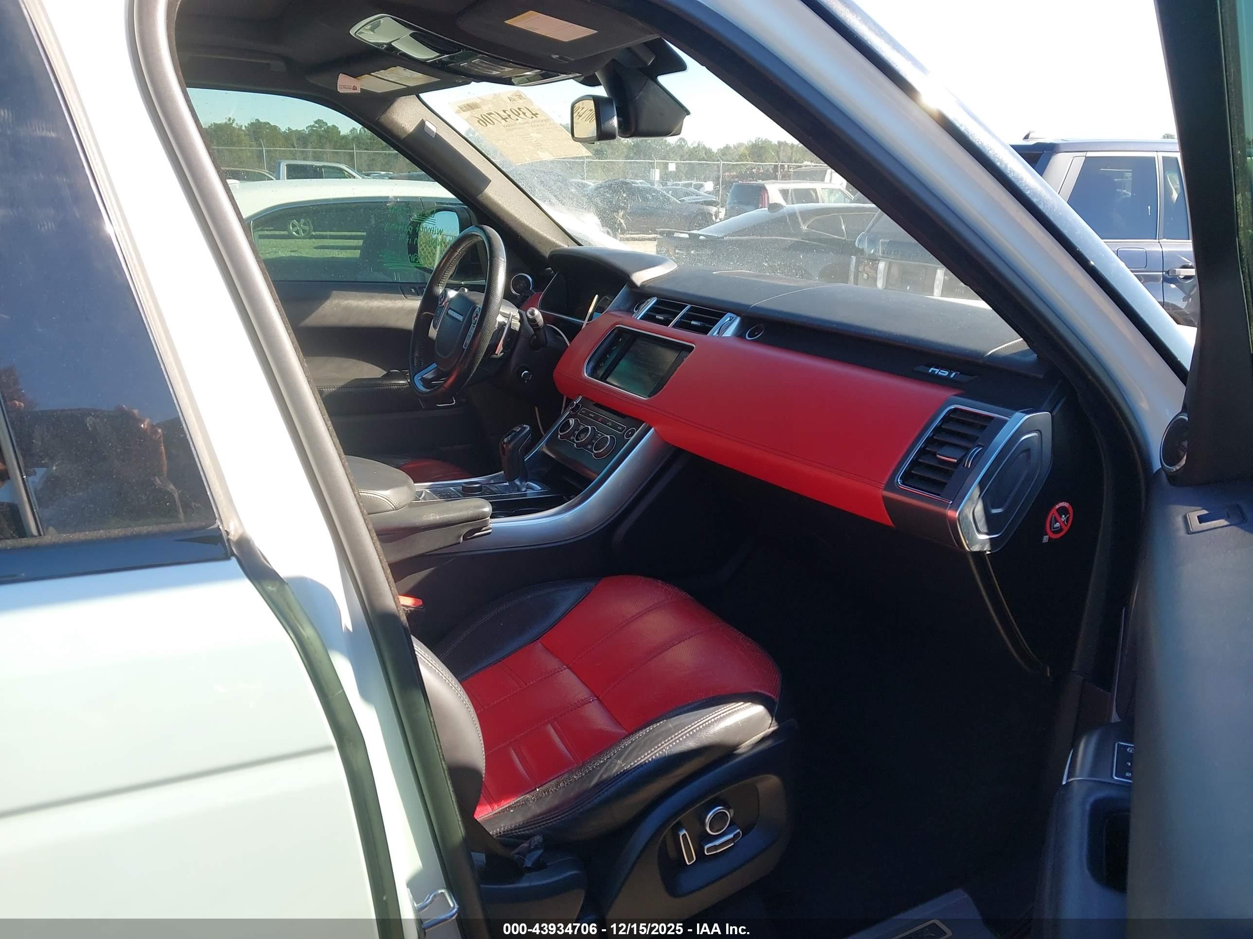 LAND ROVER image 5