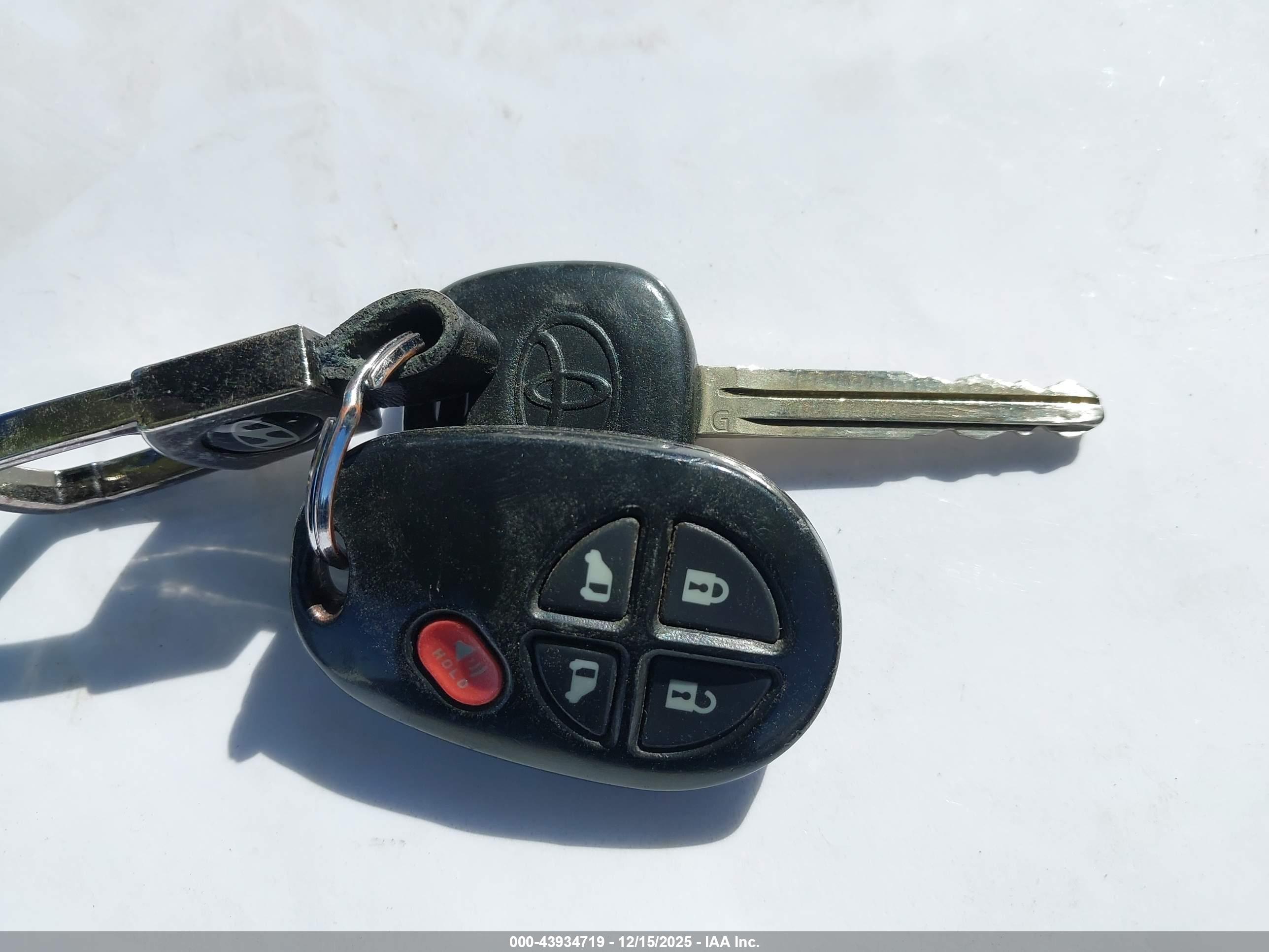 TOYOTA SIENNA image 11