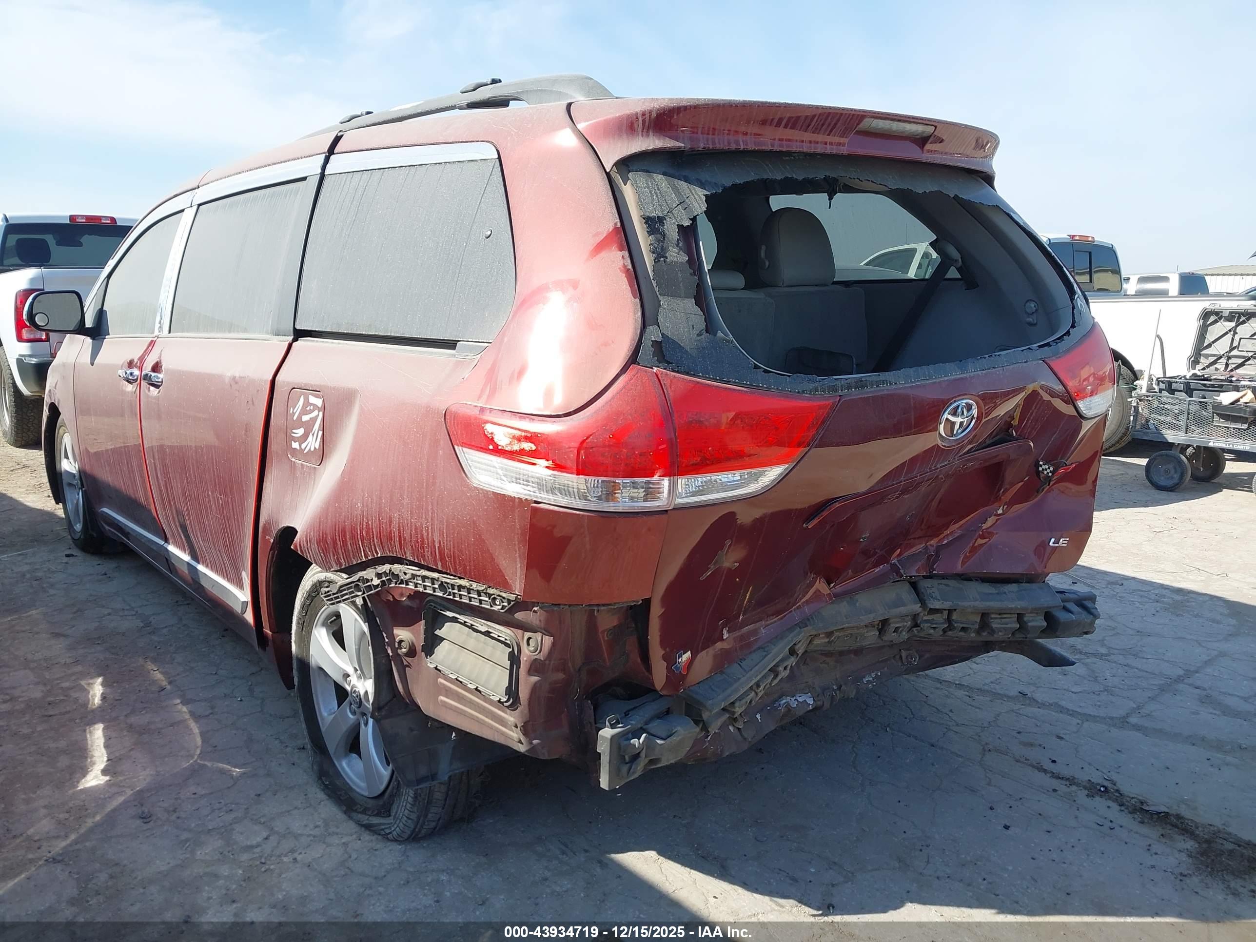 TOYOTA SIENNA image 6