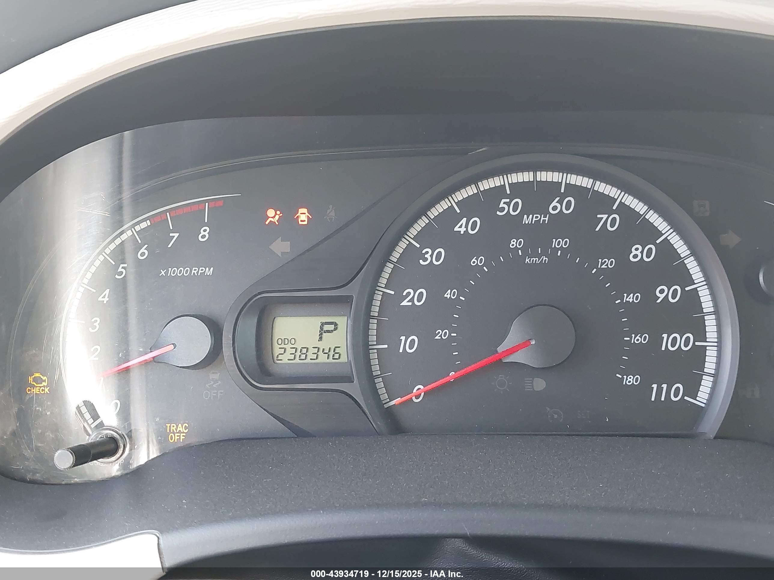 TOYOTA SIENNA image 7