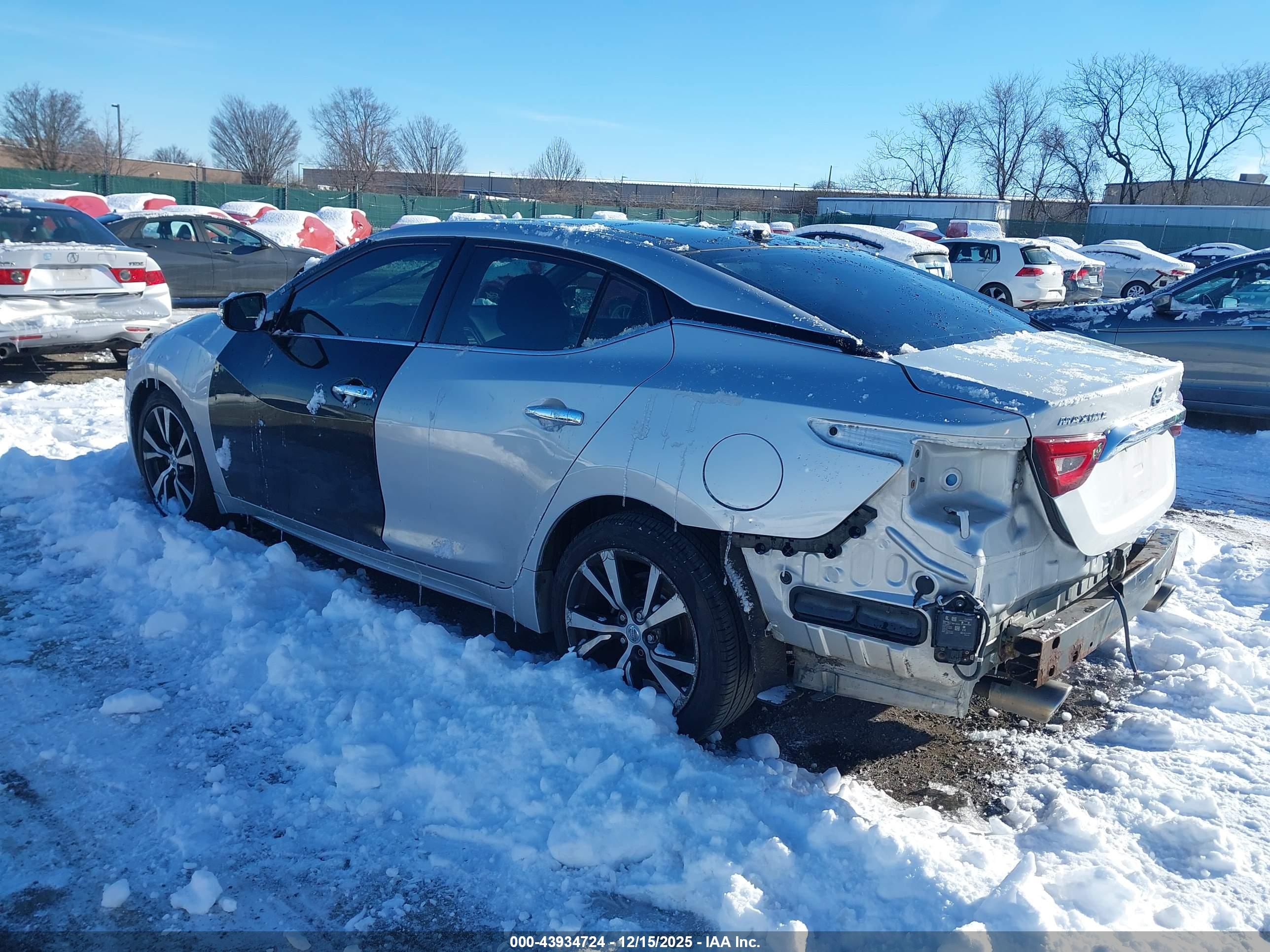 NISSAN MAXIMA image 3