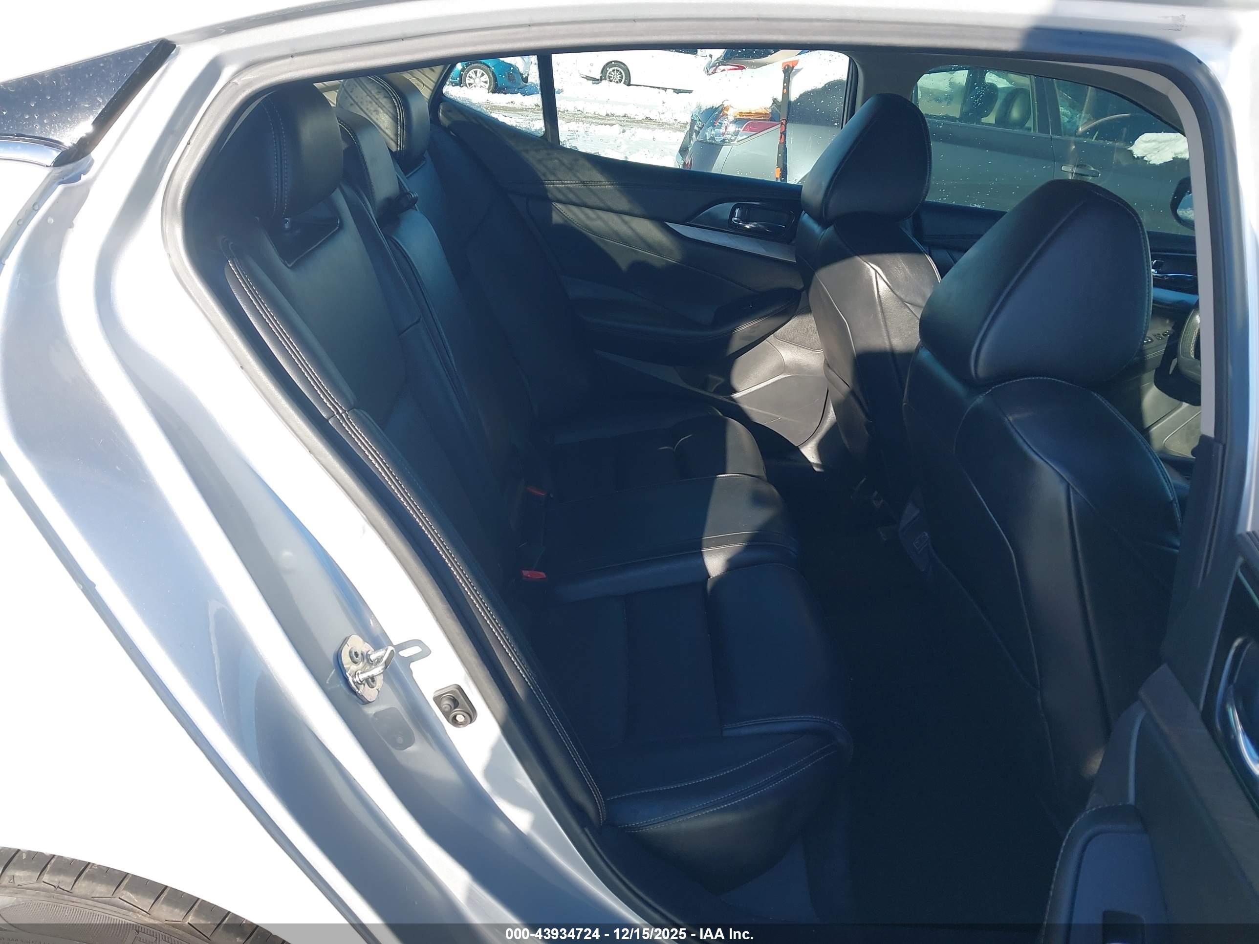 NISSAN MAXIMA image 8