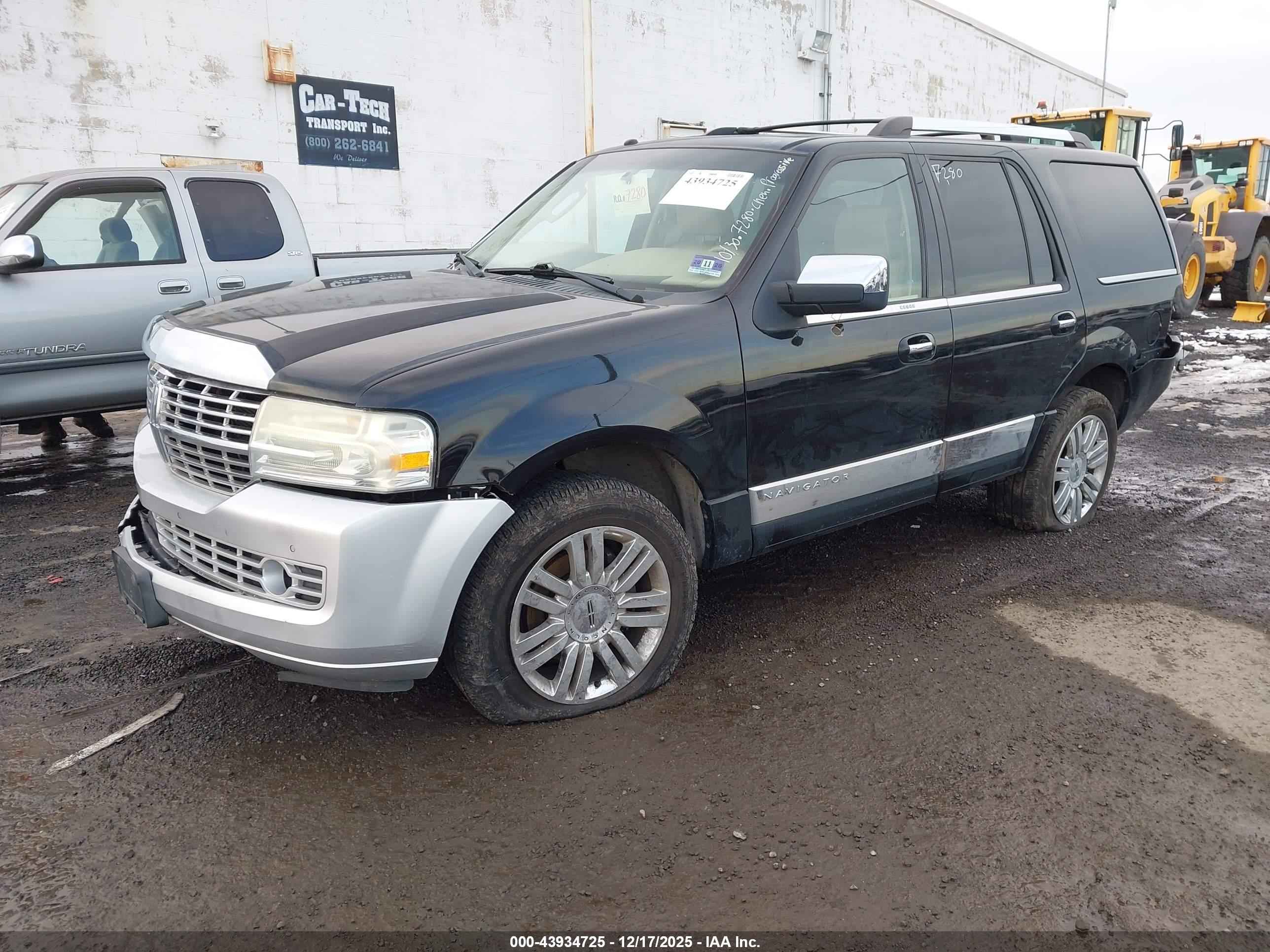 LINCOLN NAVIGATOR image 2