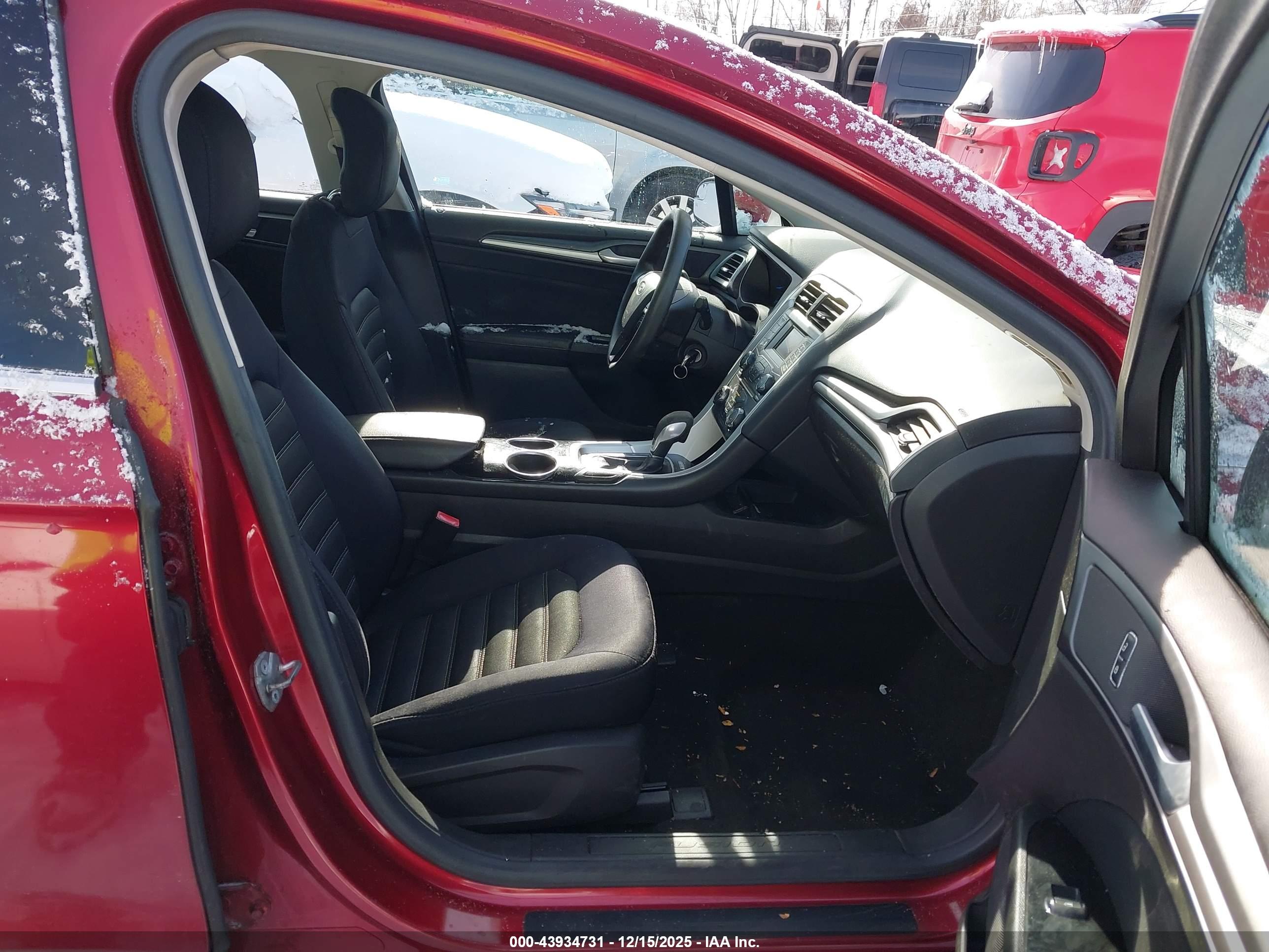 FORD FUSION image 5