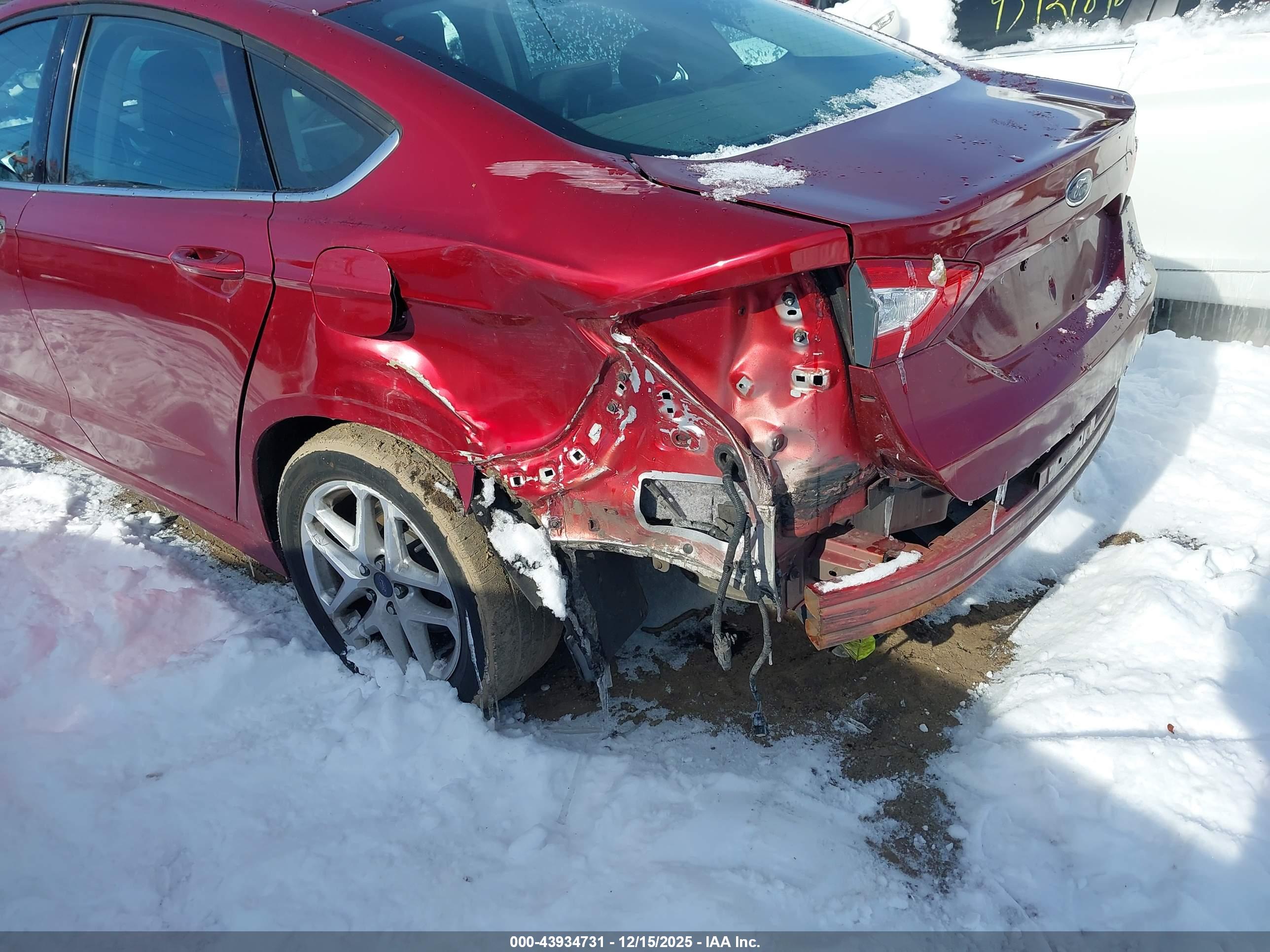 FORD FUSION image 6