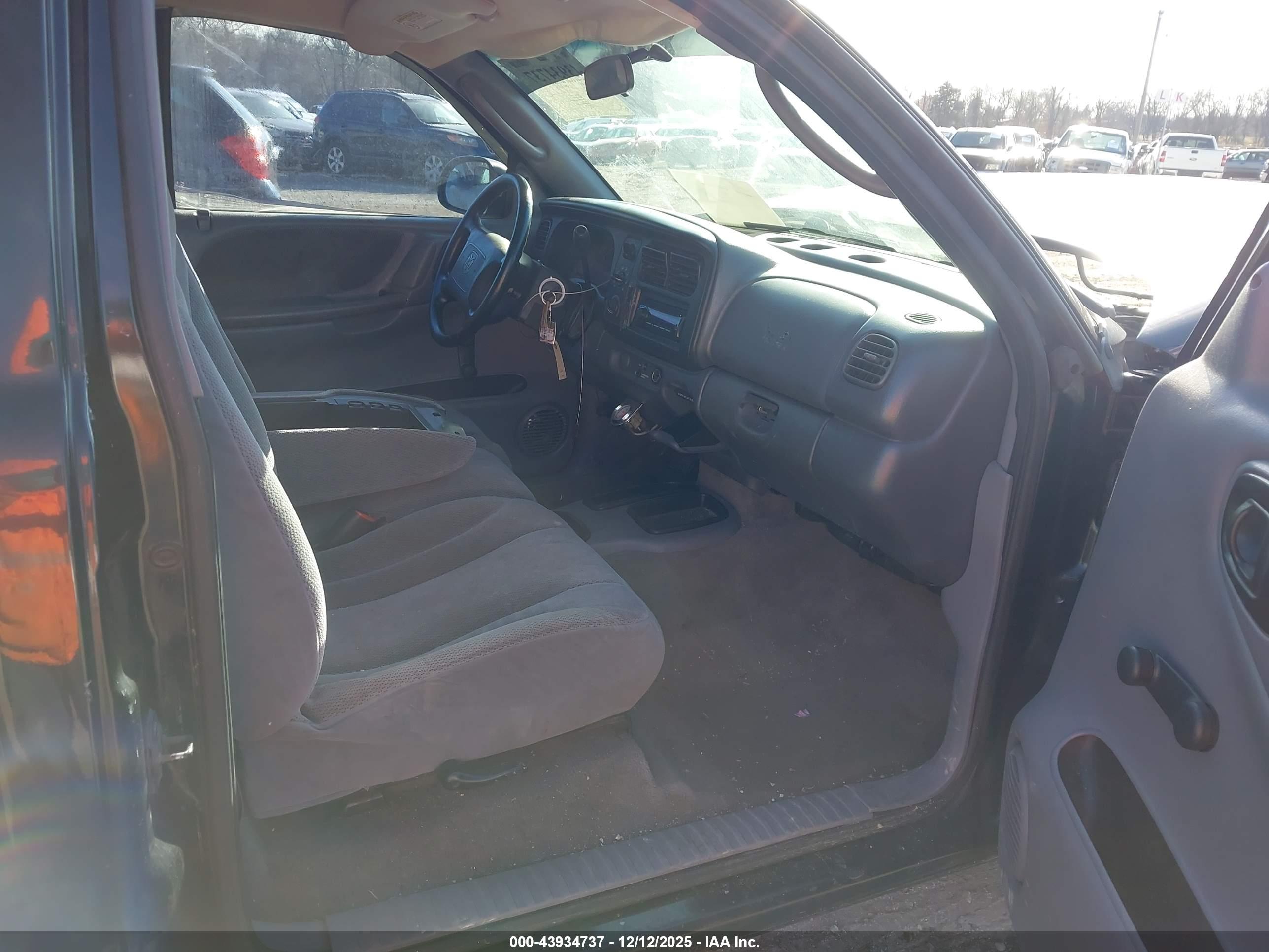 DODGE DAKOTA image 5
