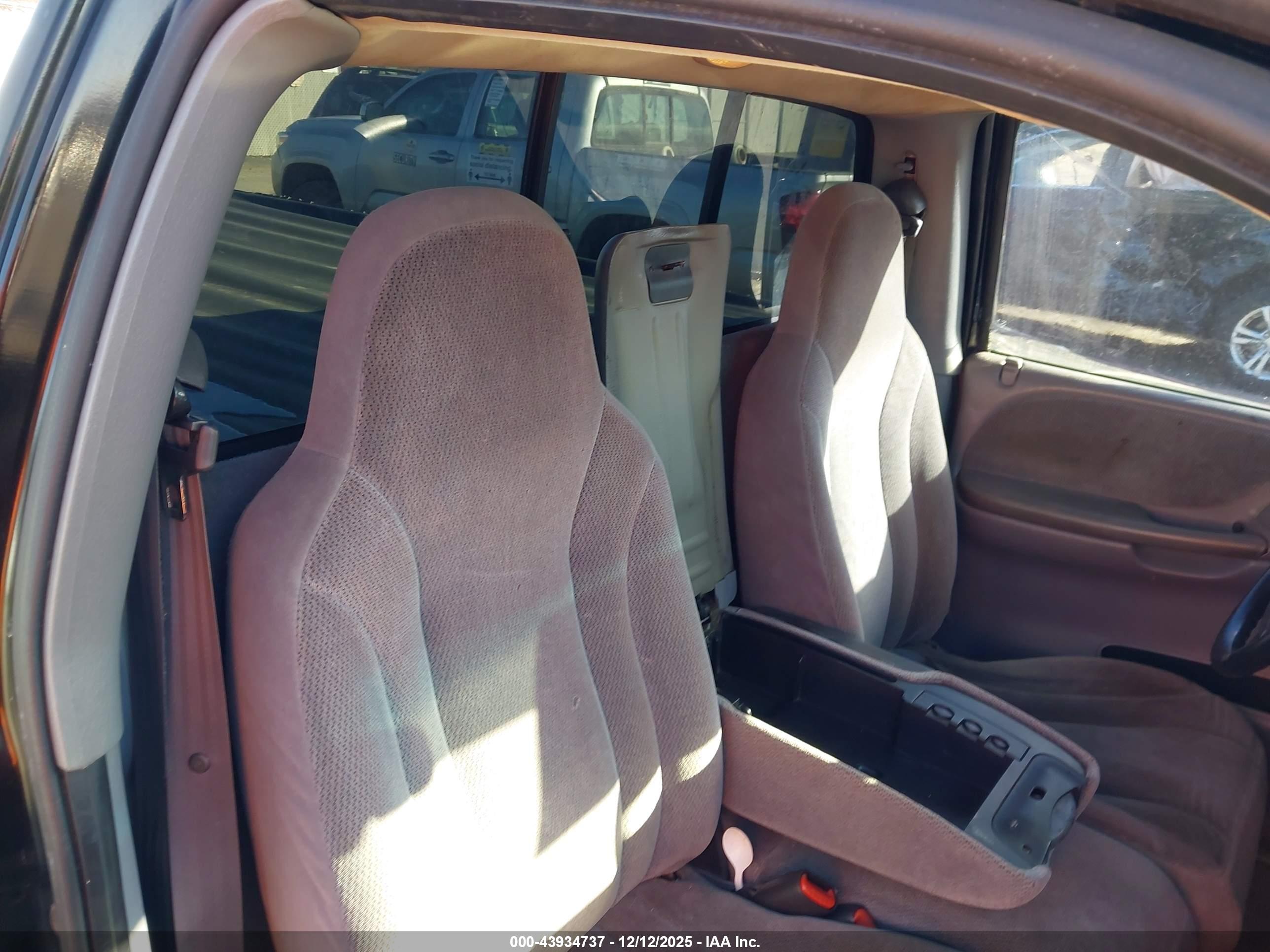 DODGE DAKOTA image 8