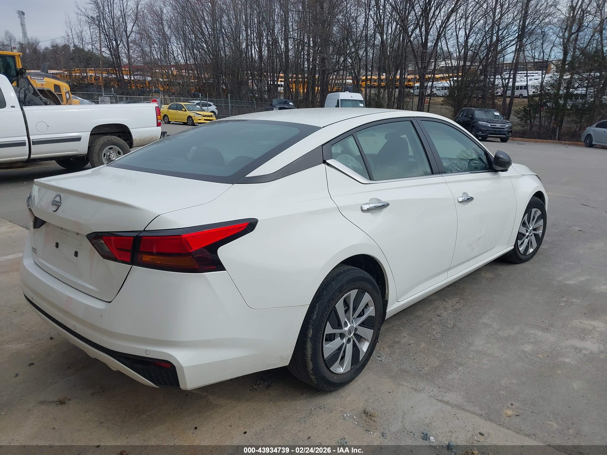 NISSAN ALTIMA image 4
