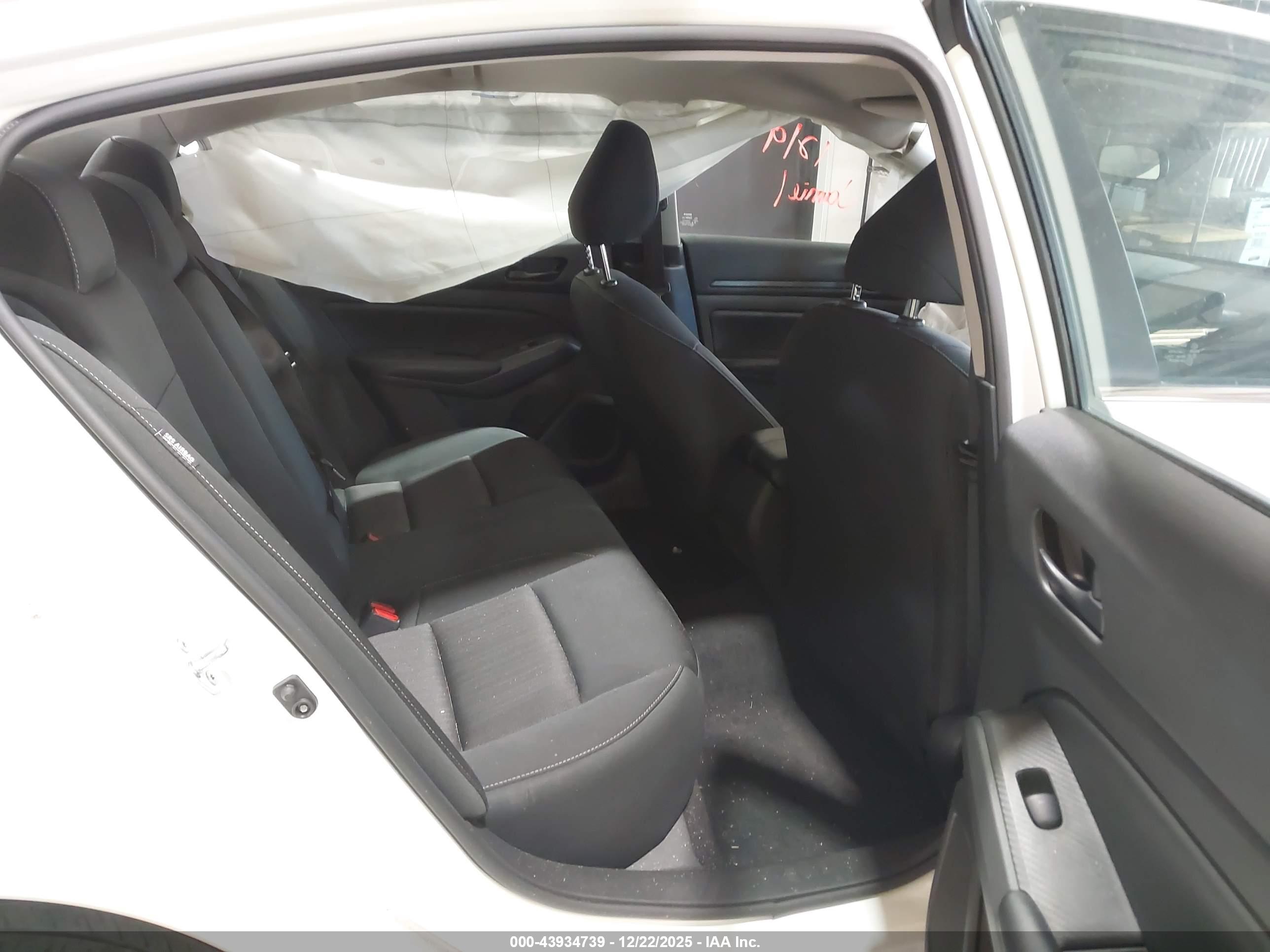 NISSAN ALTIMA image 8