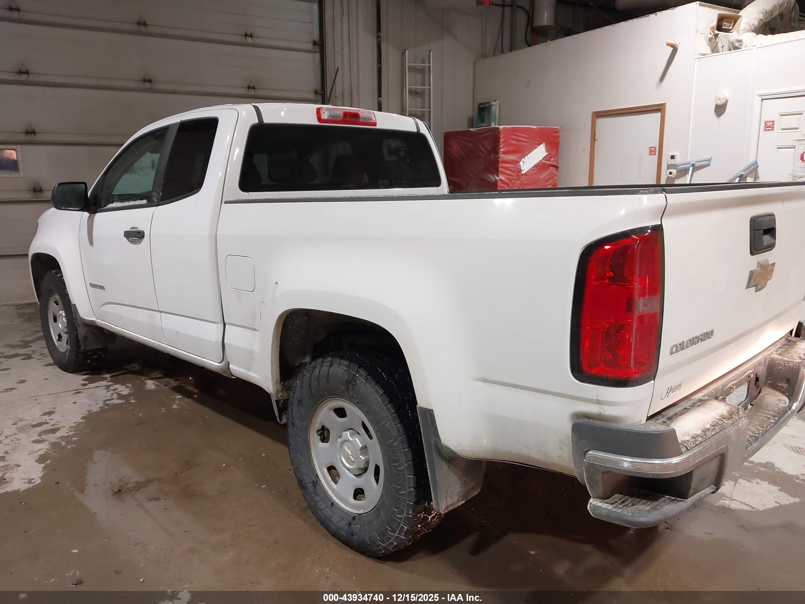 CHEVROLET COLORADO image 3