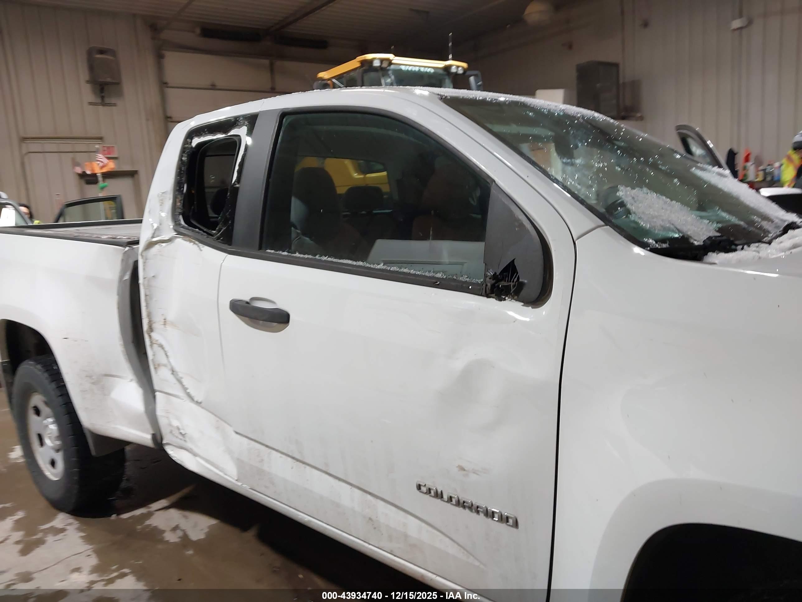 CHEVROLET COLORADO image 6