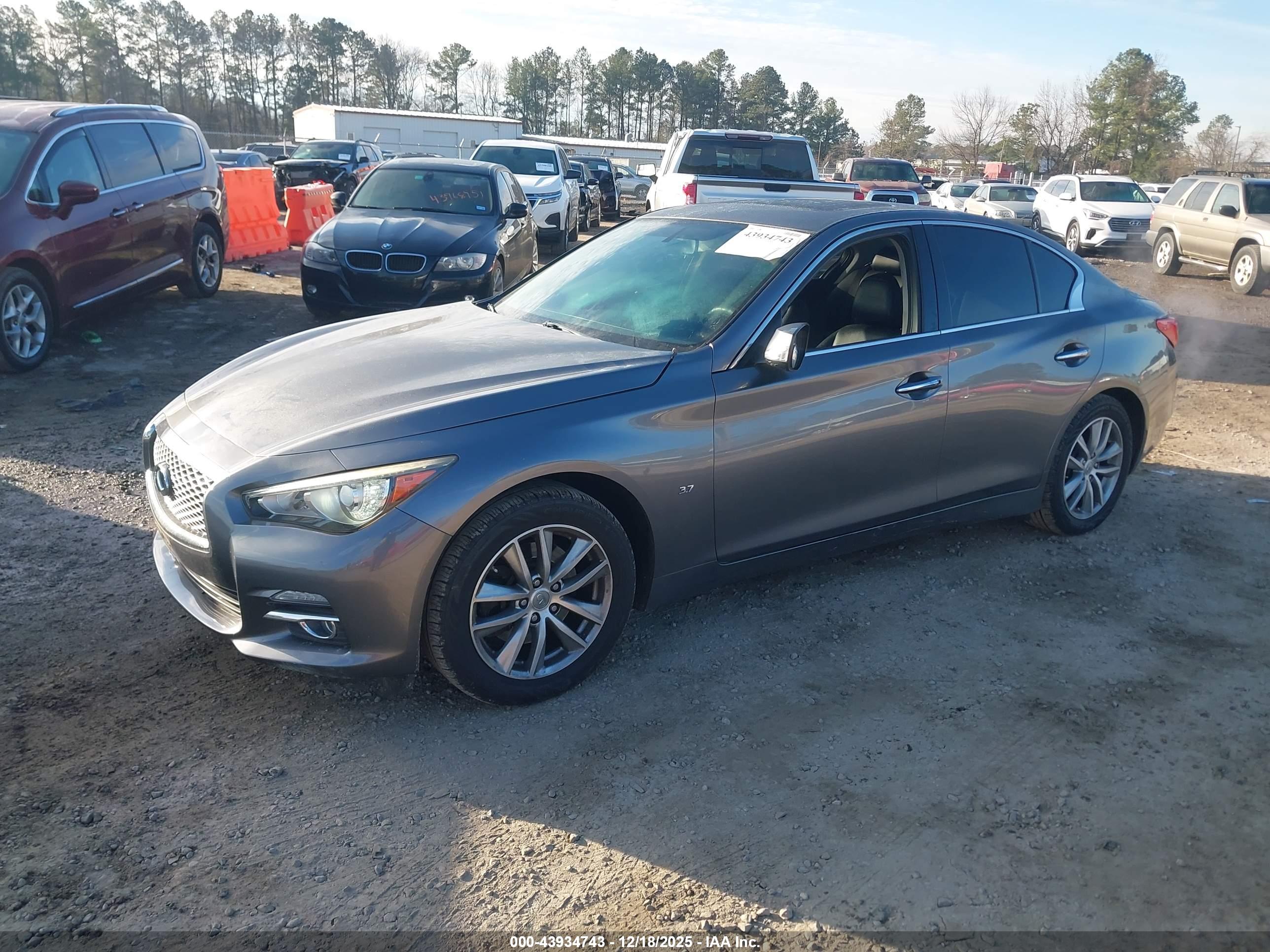 INFINITI Q50 image 2