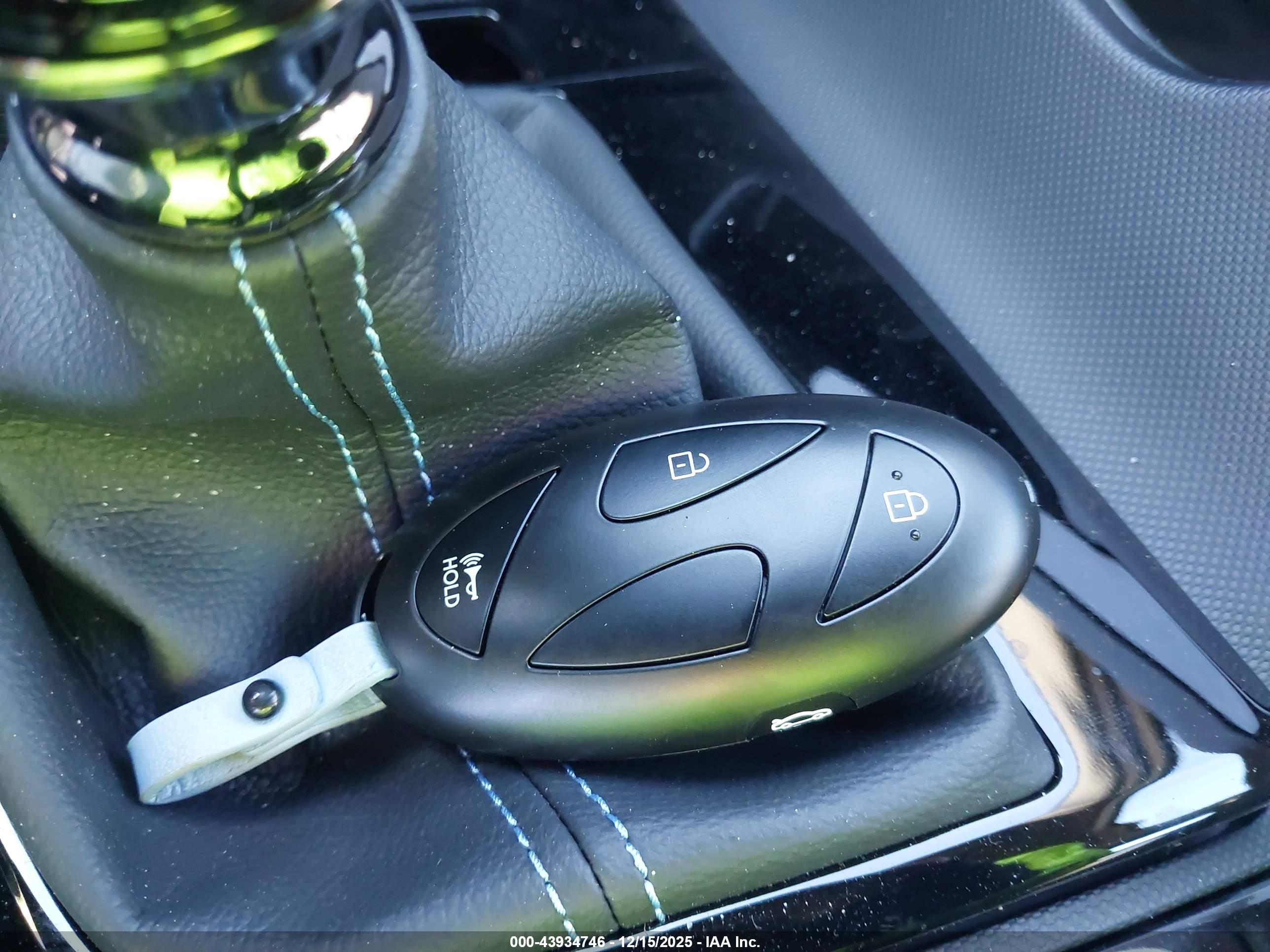 HYUNDAI ELANTRA image 11