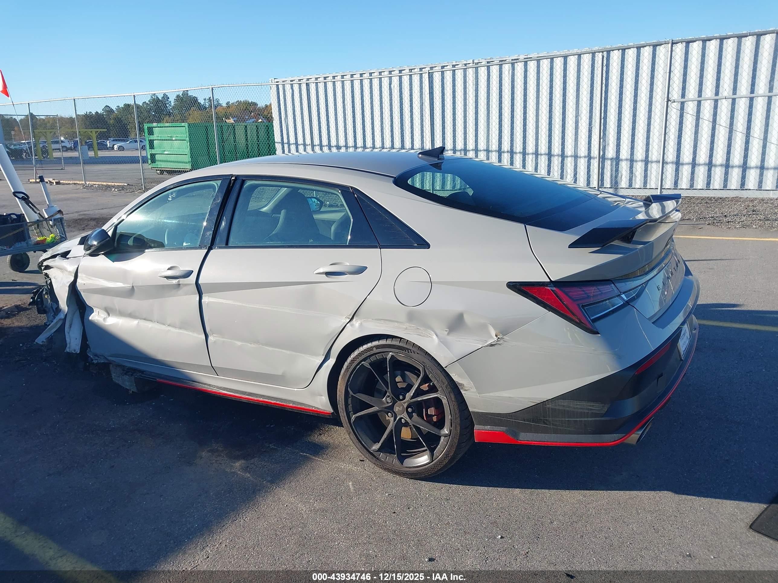HYUNDAI ELANTRA image 3