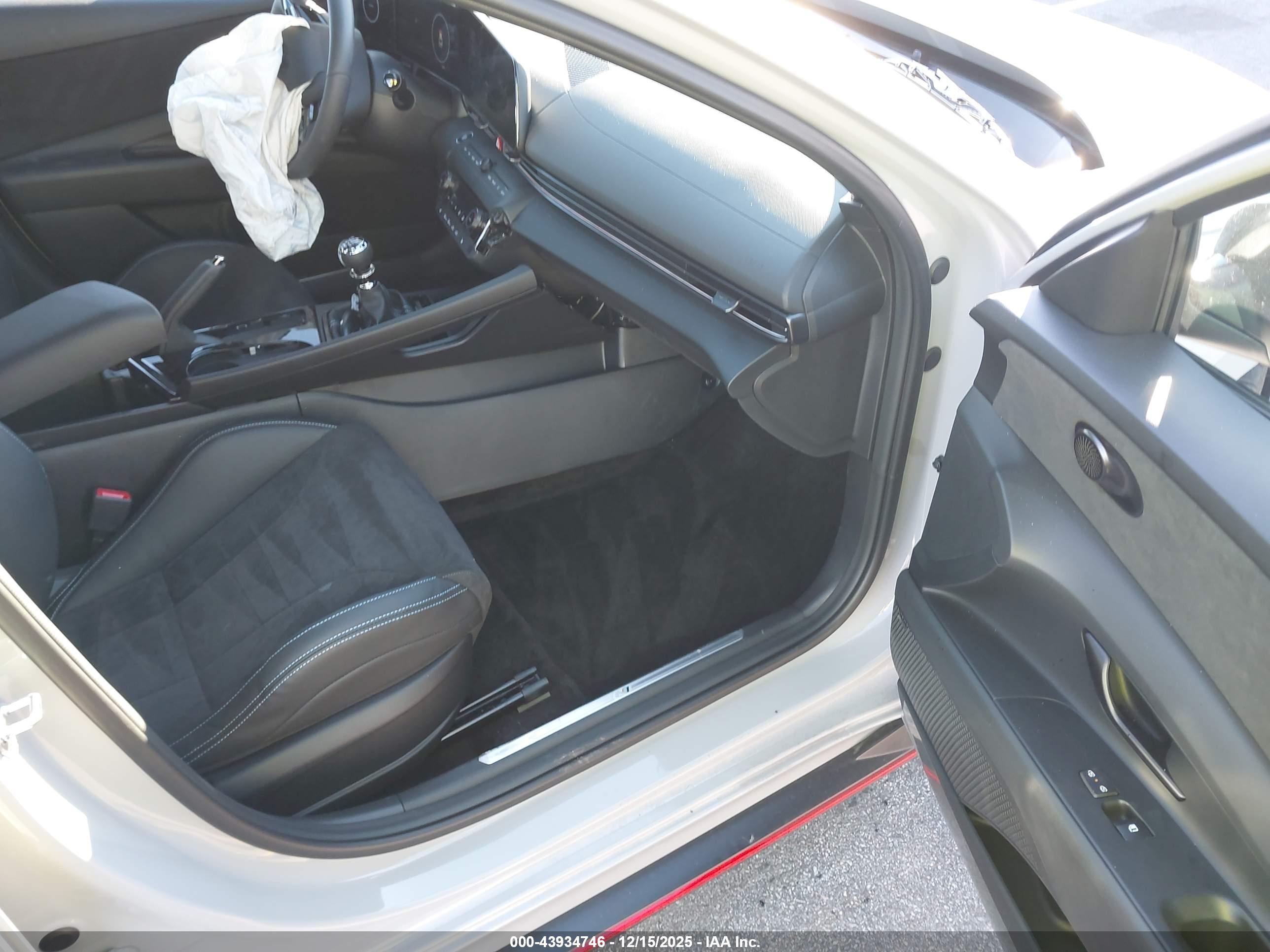 HYUNDAI ELANTRA image 5