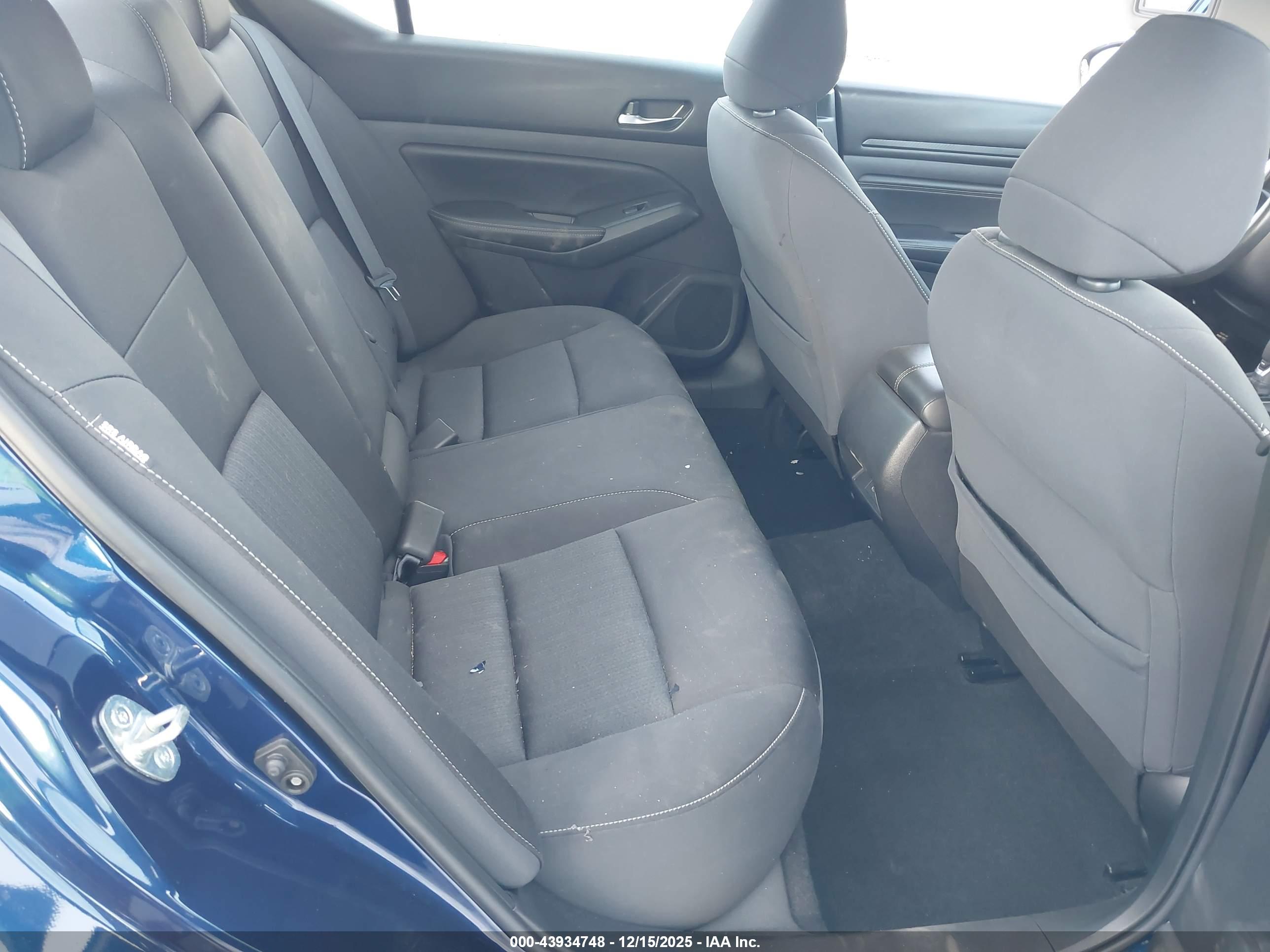 NISSAN ALTIMA image 8