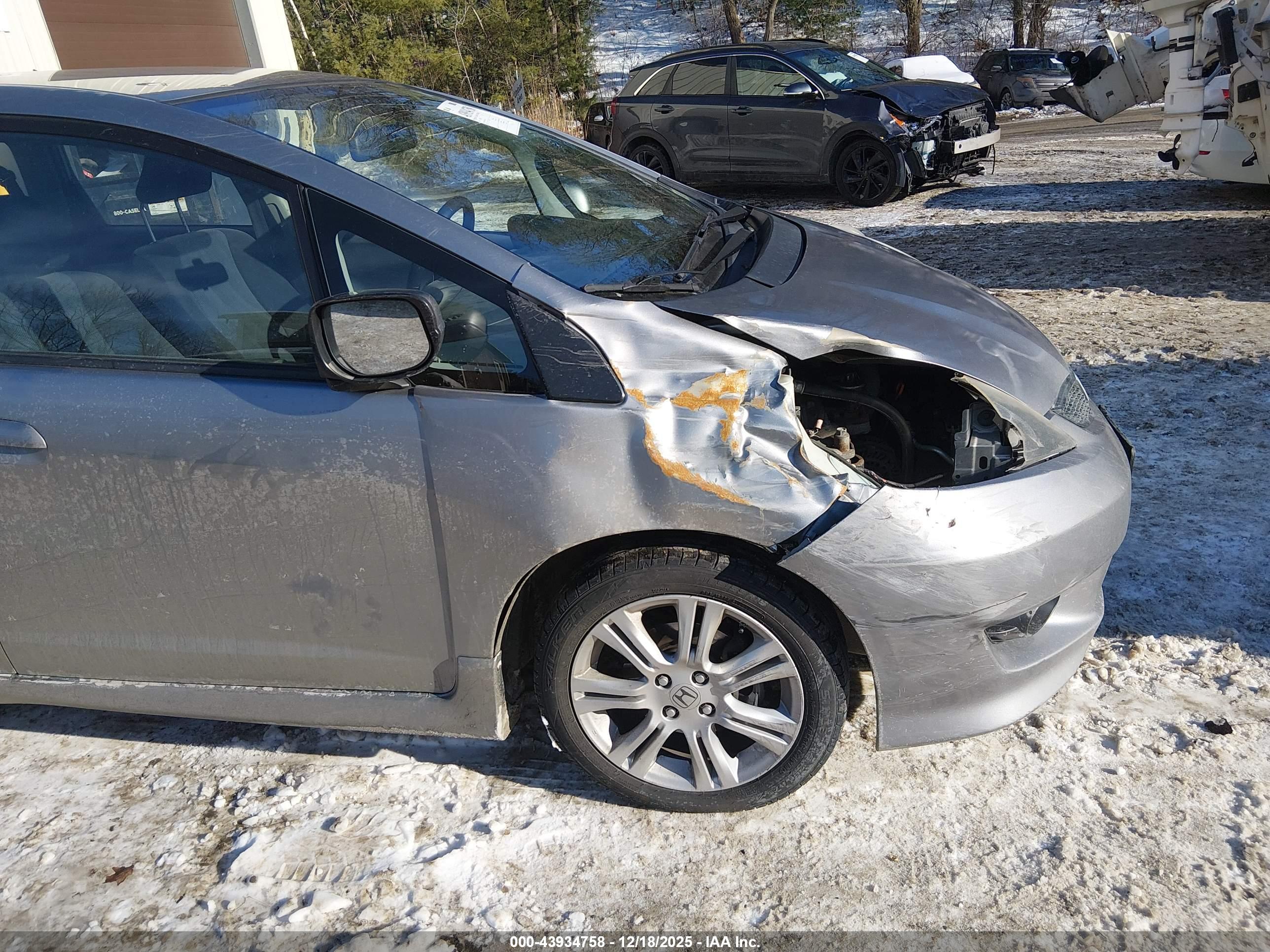 HONDA FIT image 6