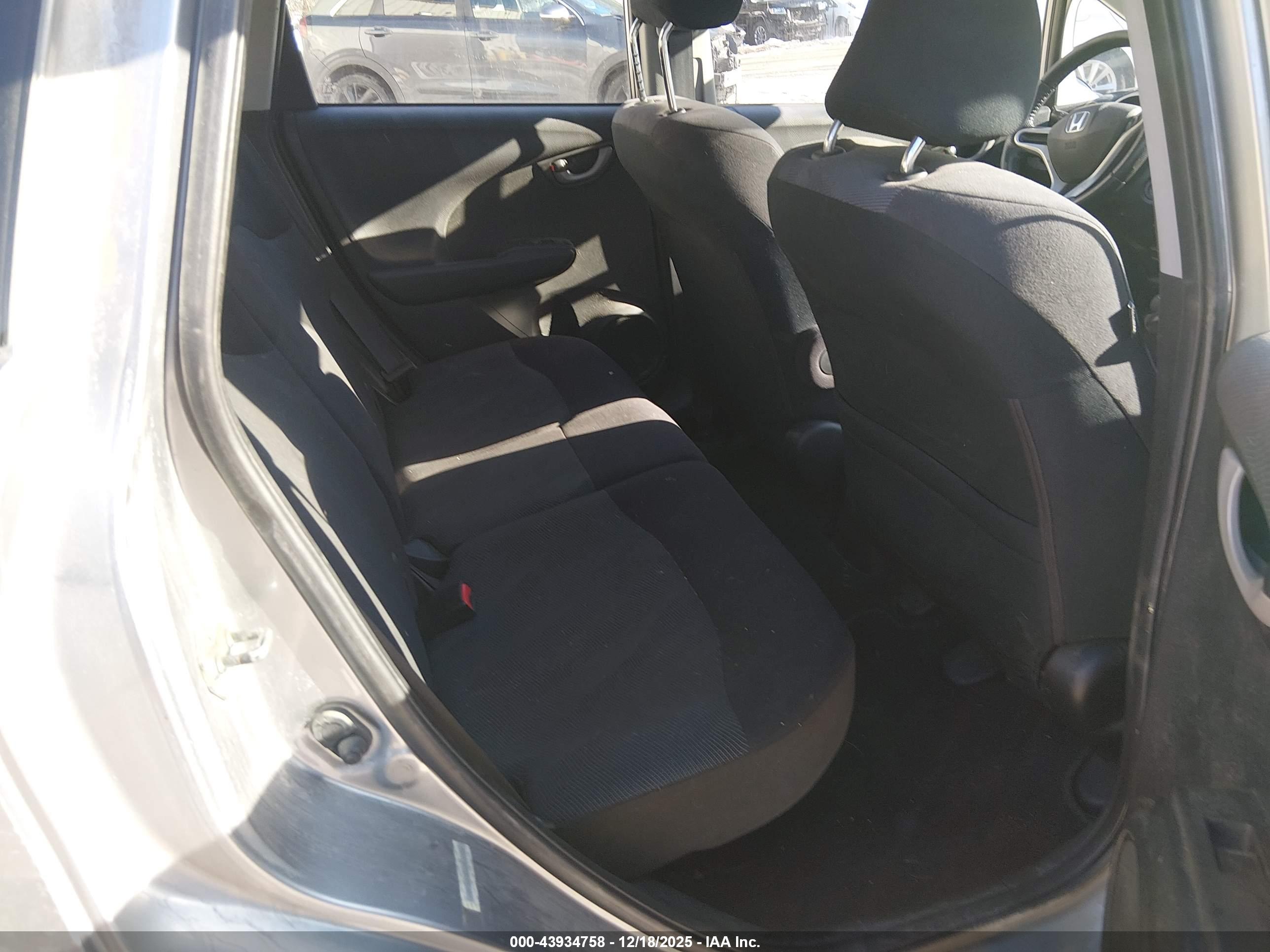HONDA FIT image 8