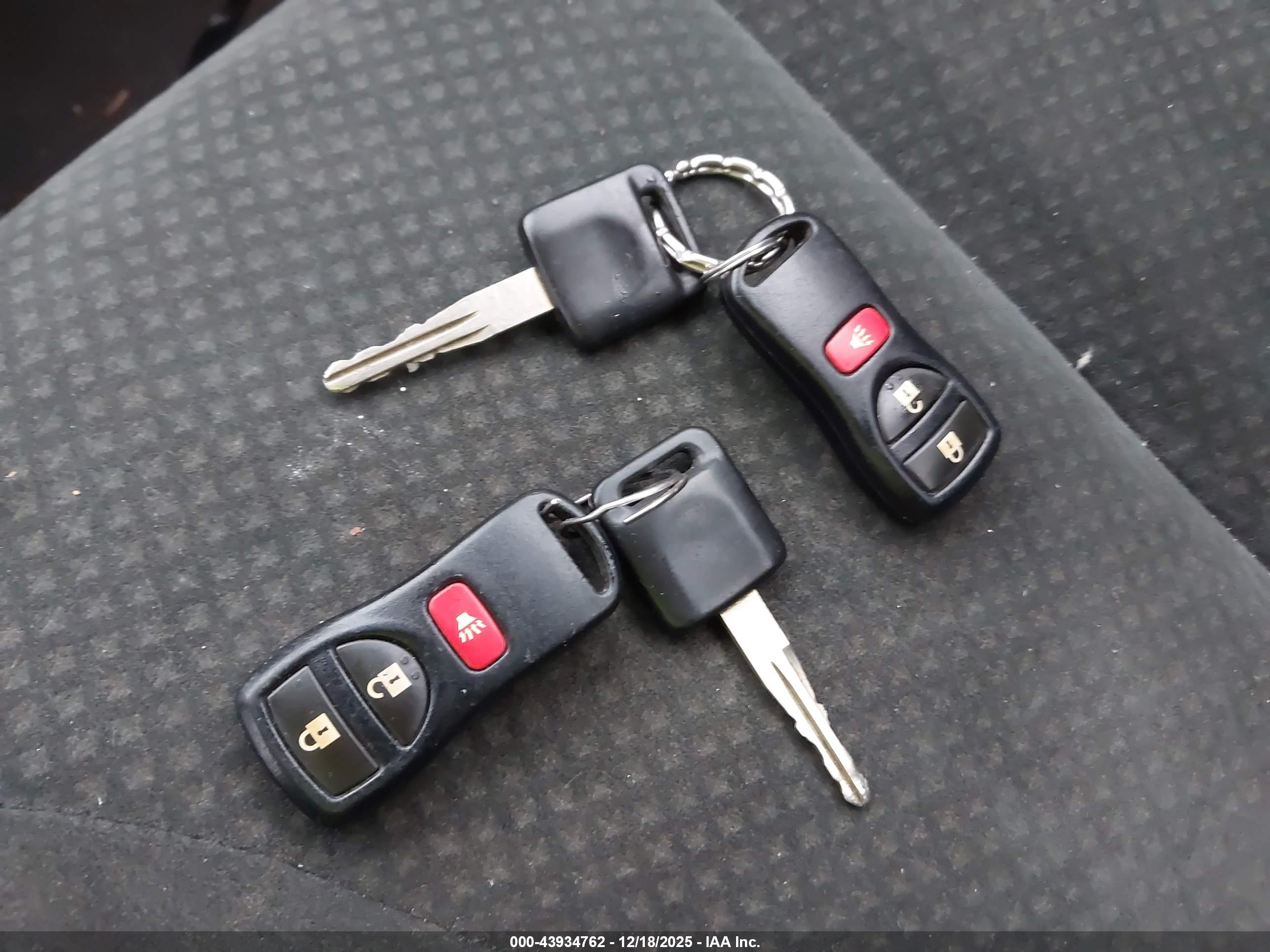 NISSAN VERSA image 11