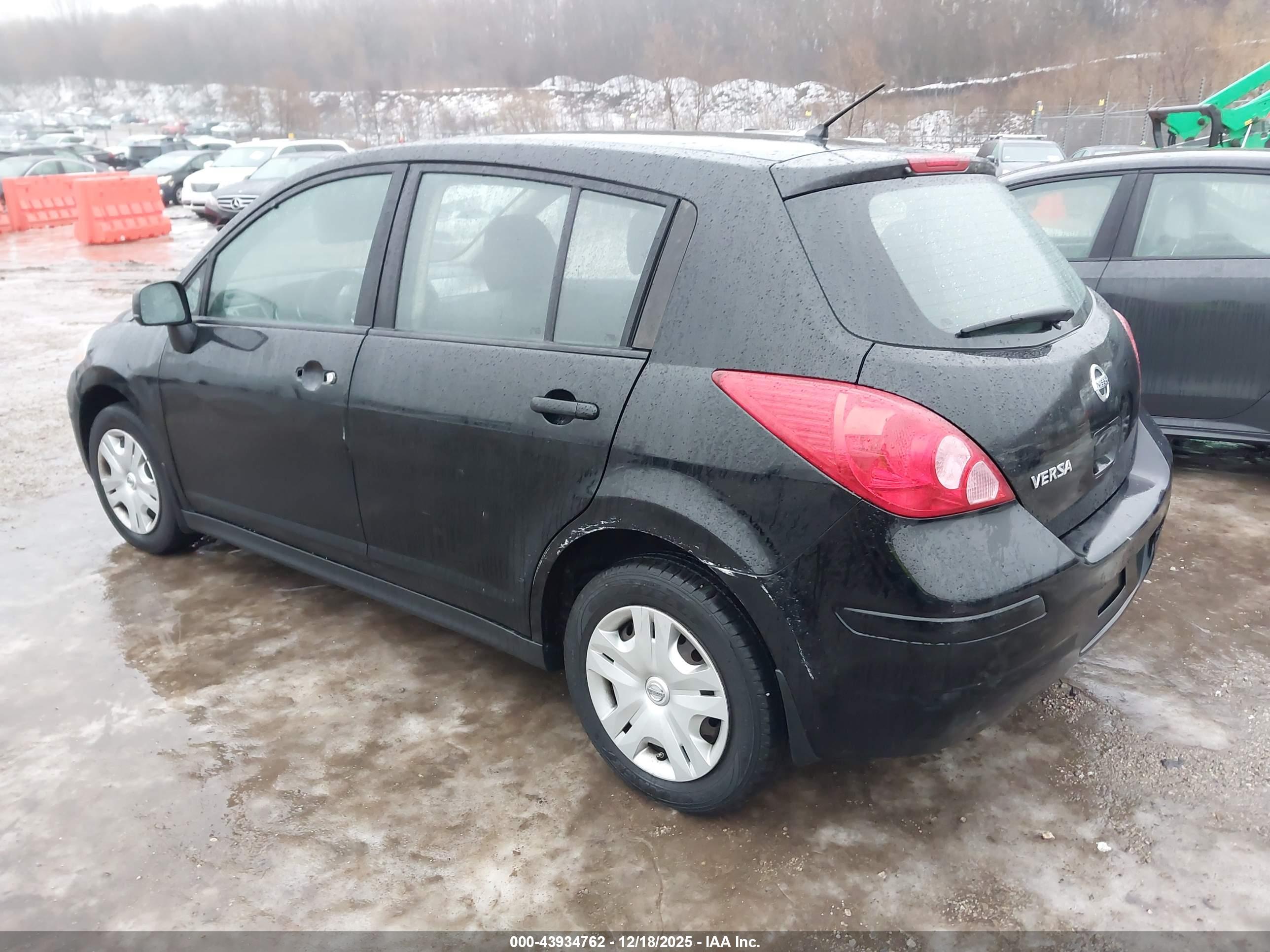 NISSAN VERSA image 3