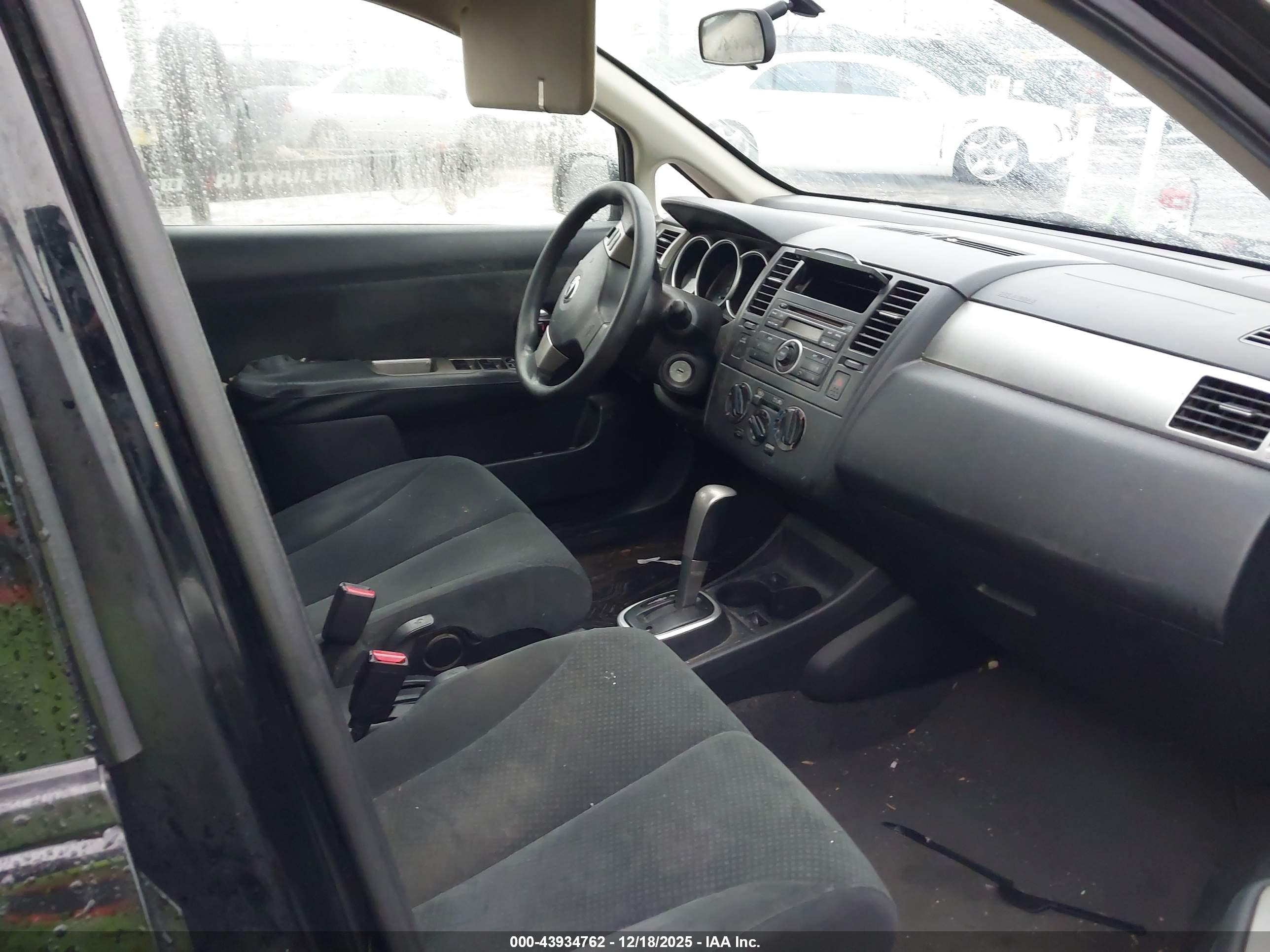 NISSAN VERSA image 5
