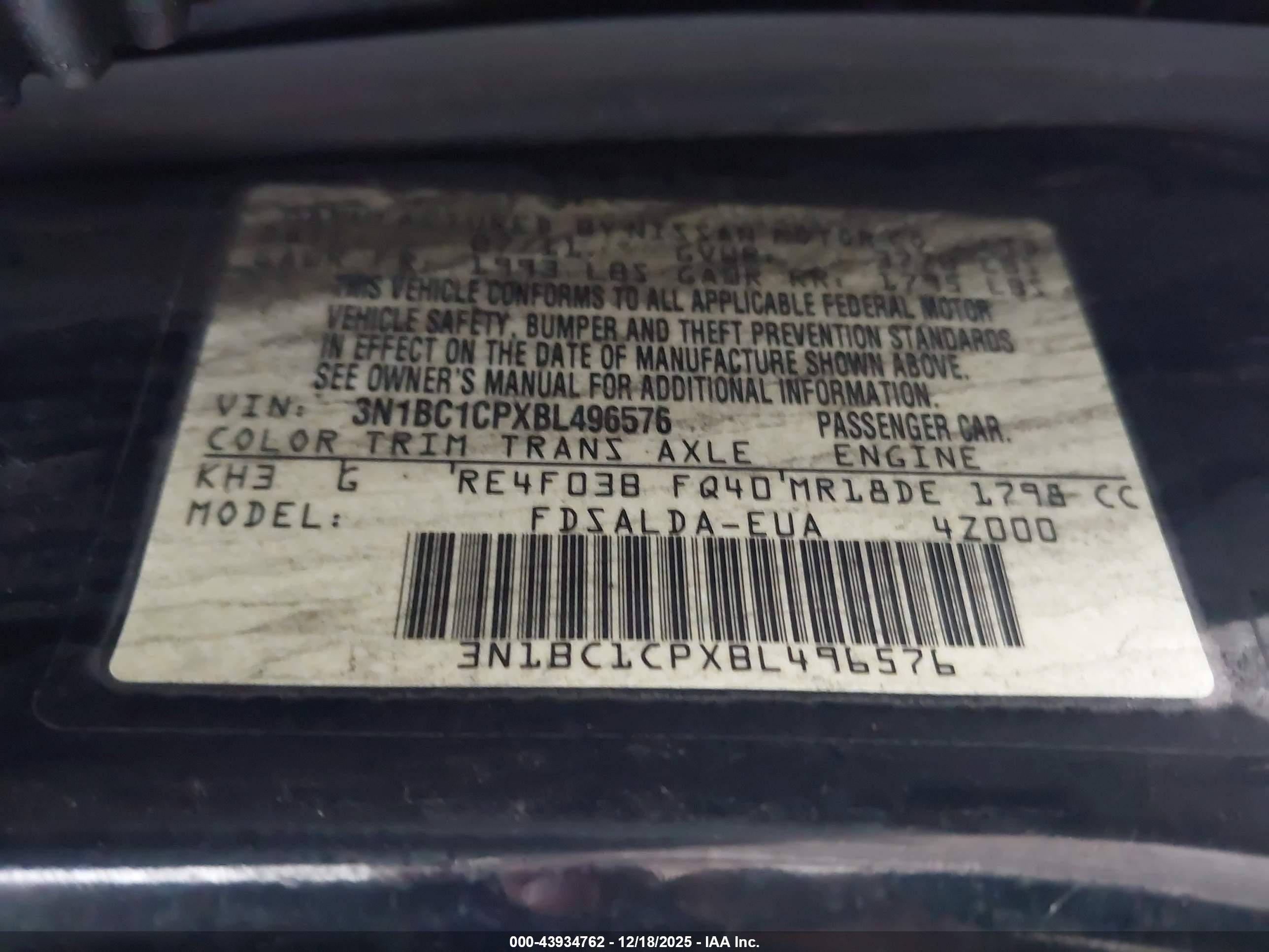 NISSAN VERSA image 9