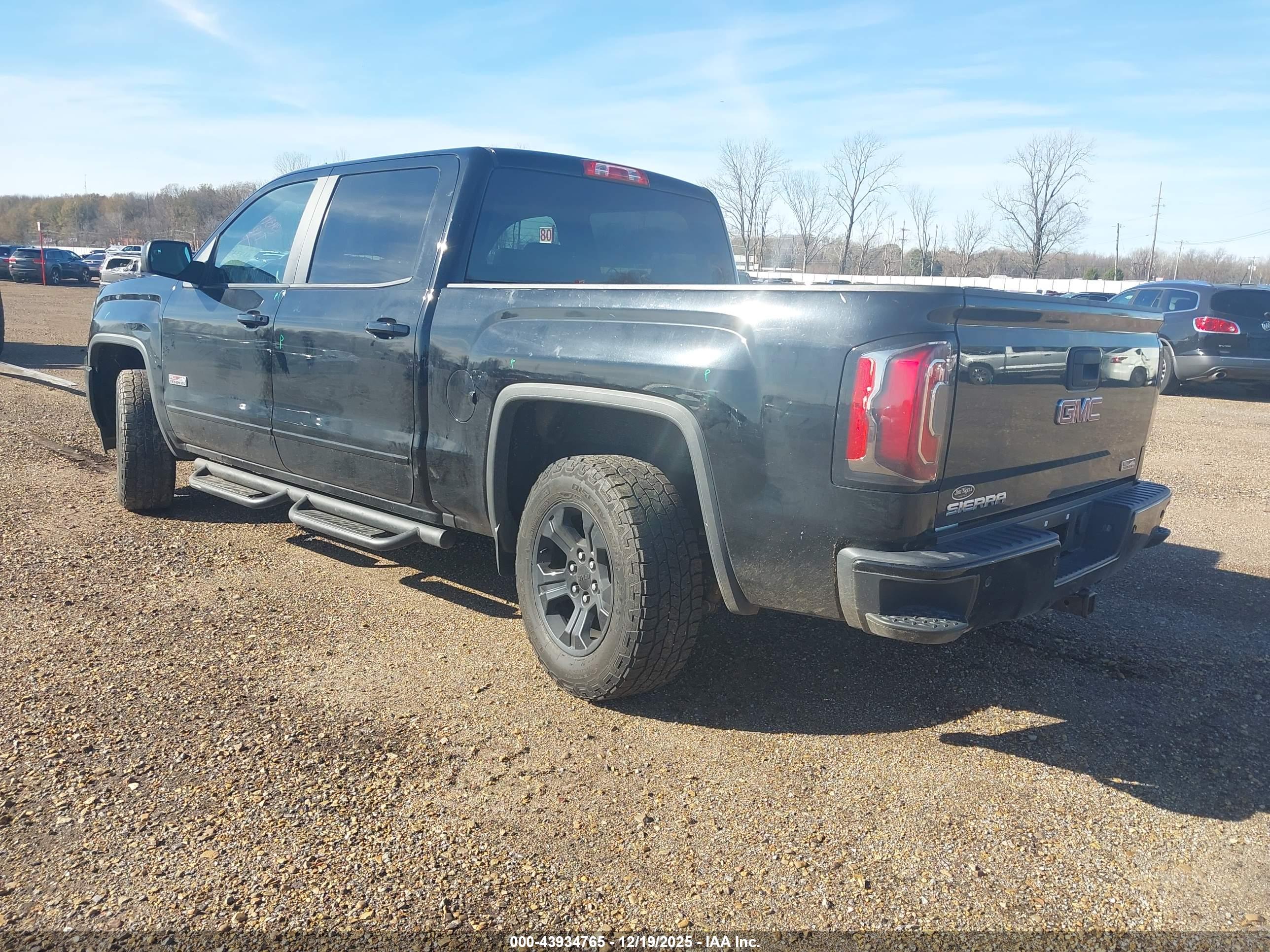 GMC SIERRA image 3