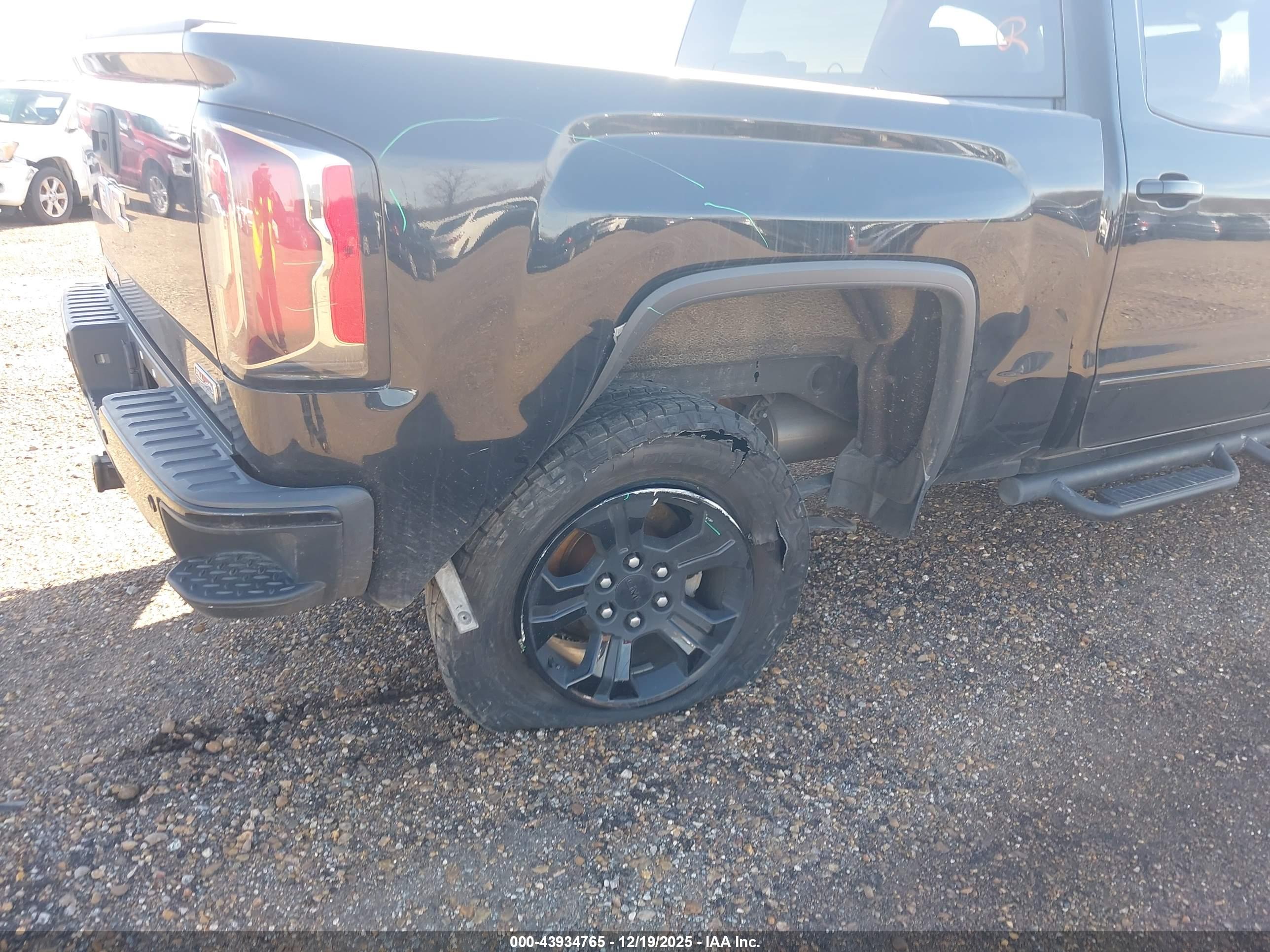 GMC SIERRA image 6