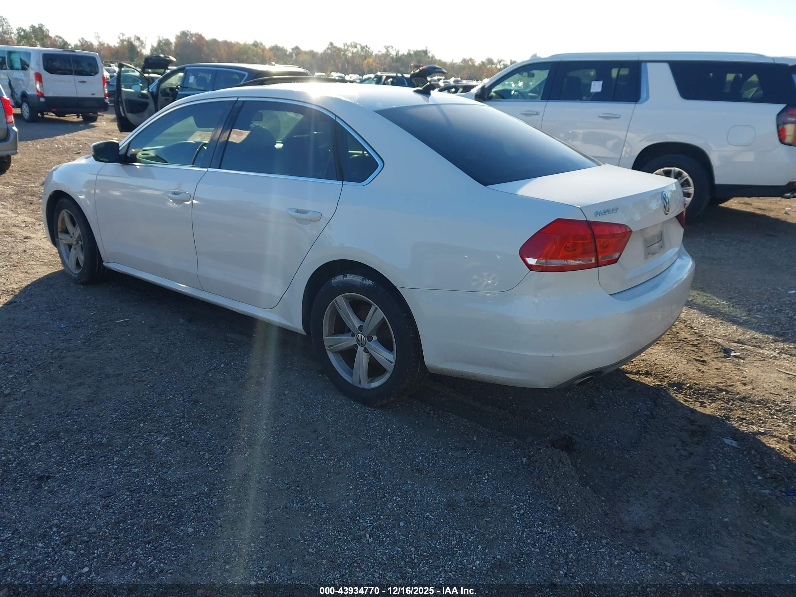 VOLKSWAGEN PASSAT image 3