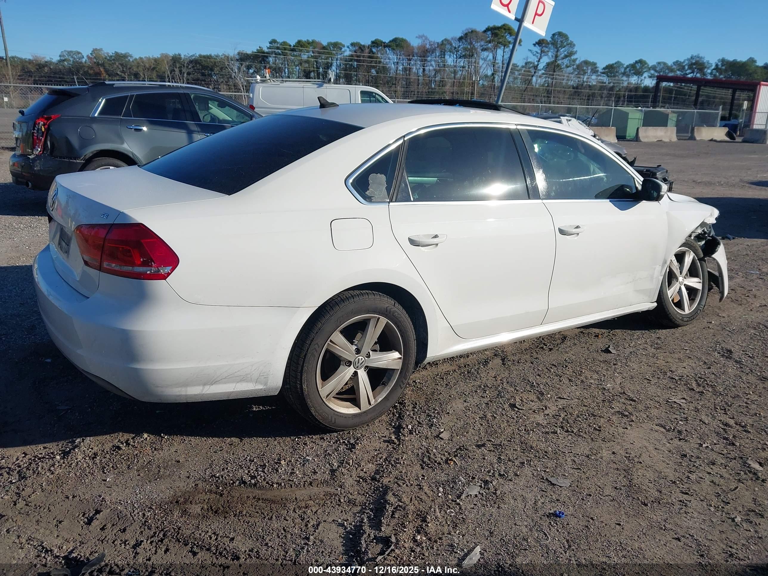 VOLKSWAGEN PASSAT image 4