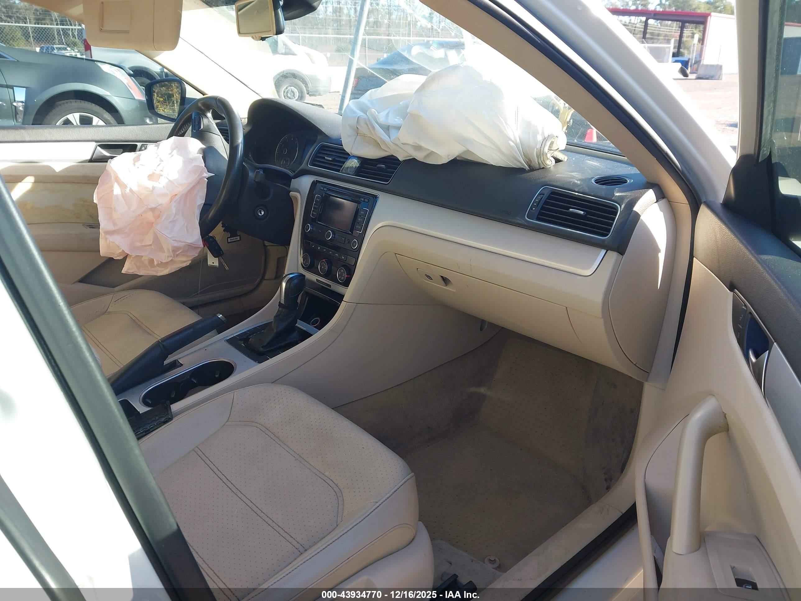 VOLKSWAGEN PASSAT image 5