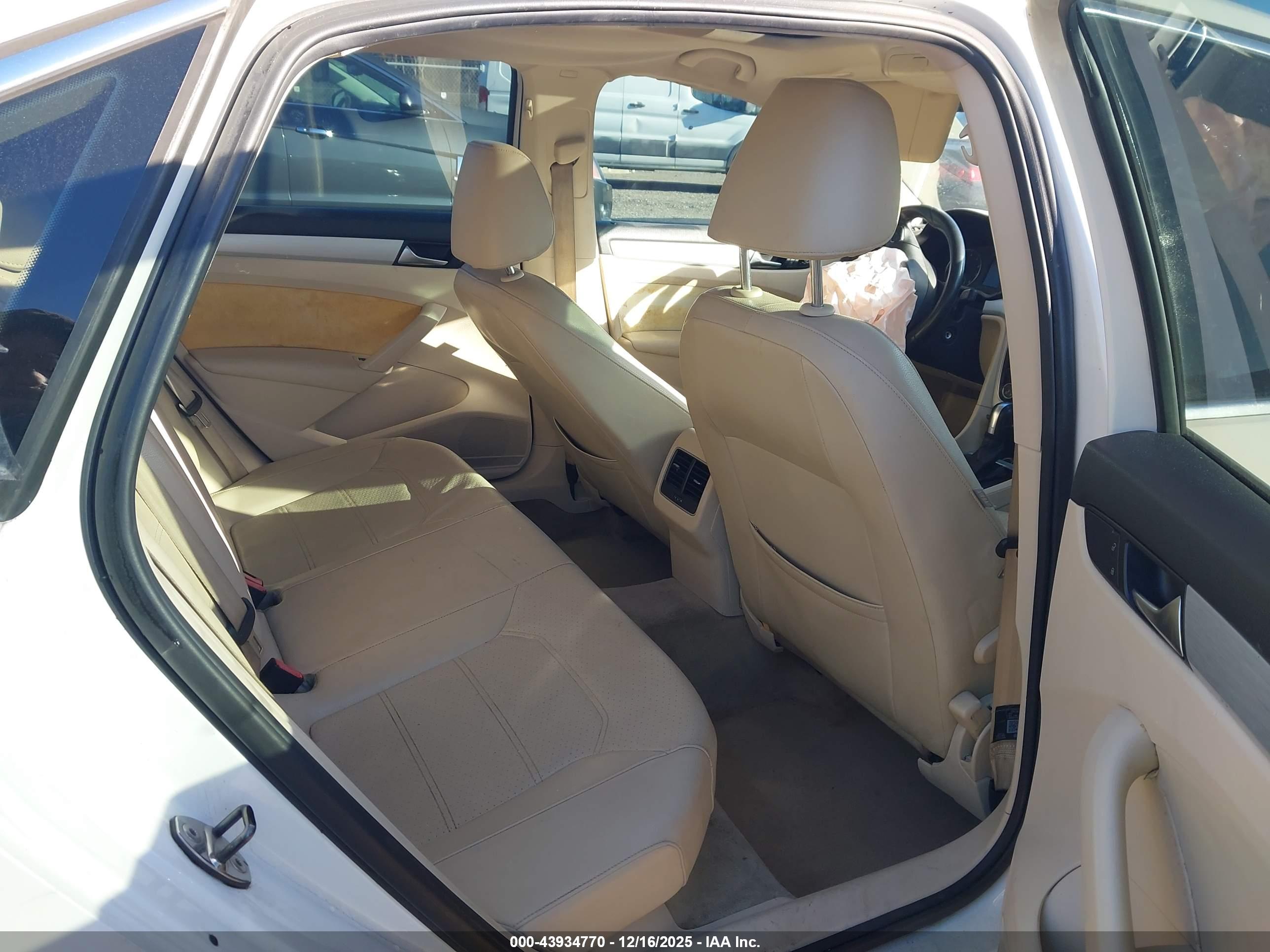 VOLKSWAGEN PASSAT image 8