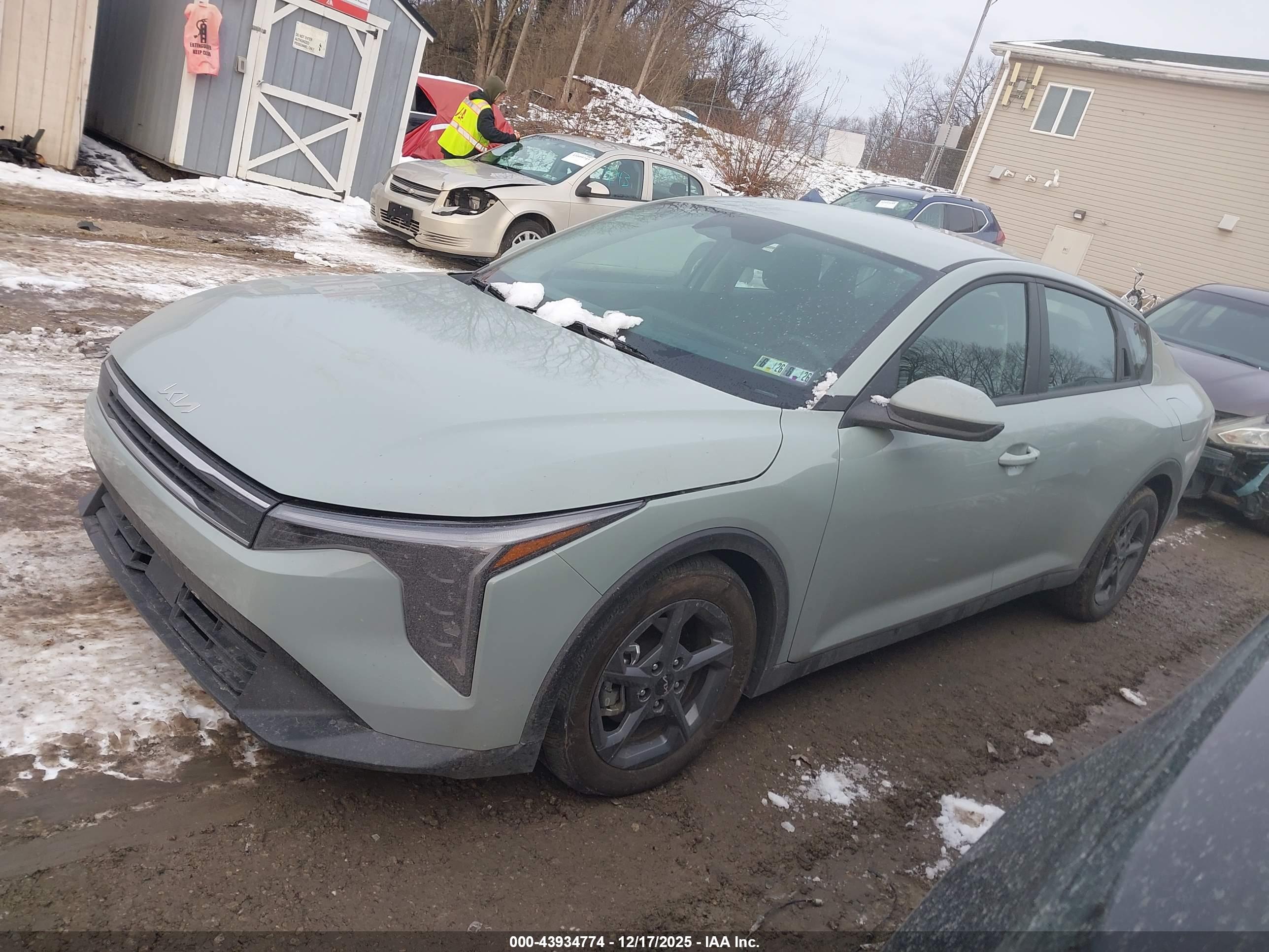 KIA K4 image 2