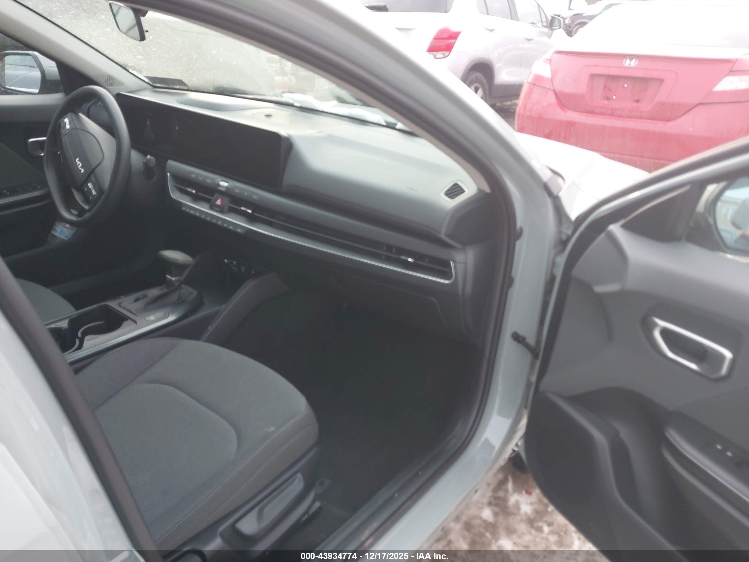 KIA K4 image 5