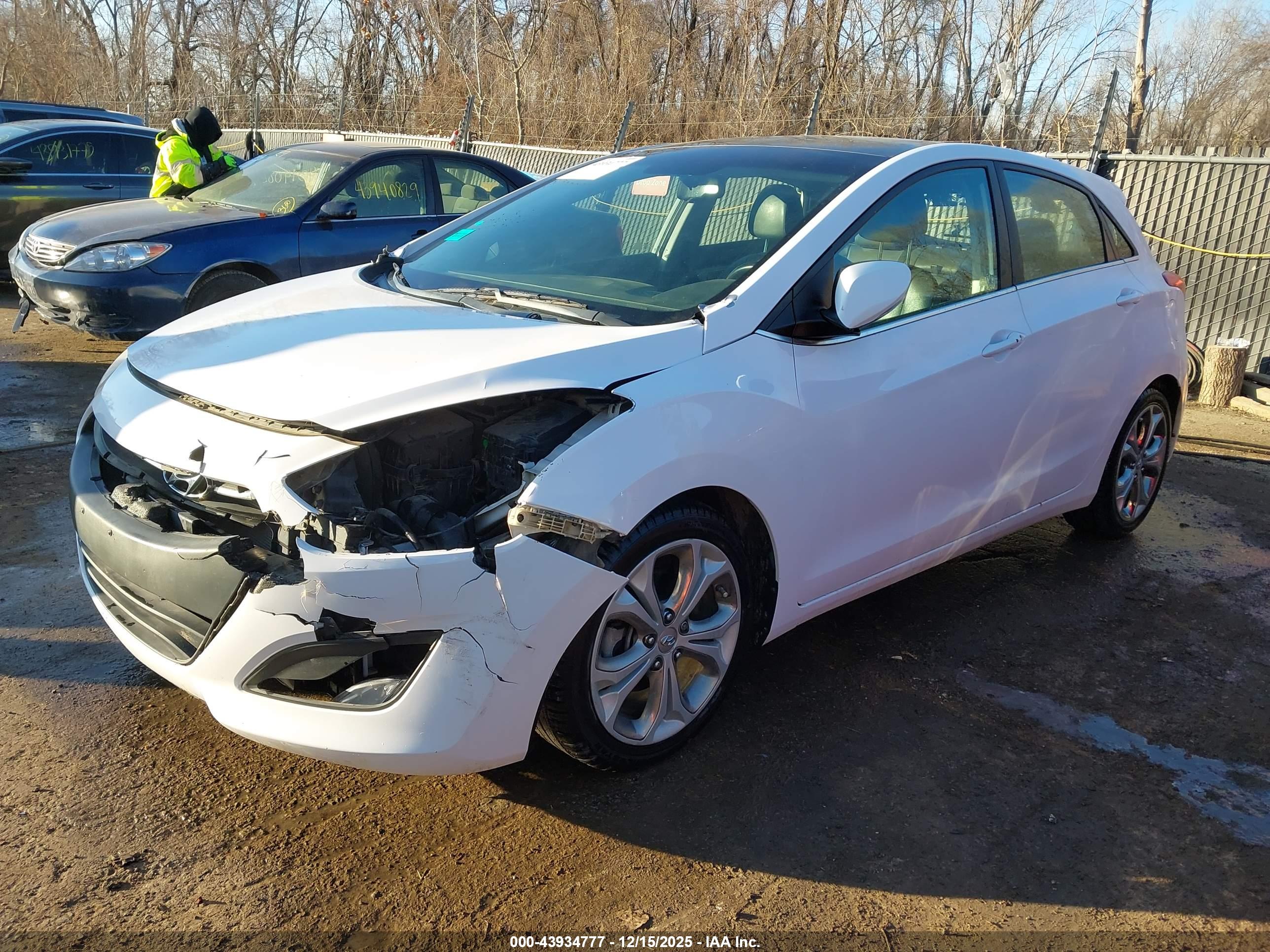 HYUNDAI ELANTRA image 2