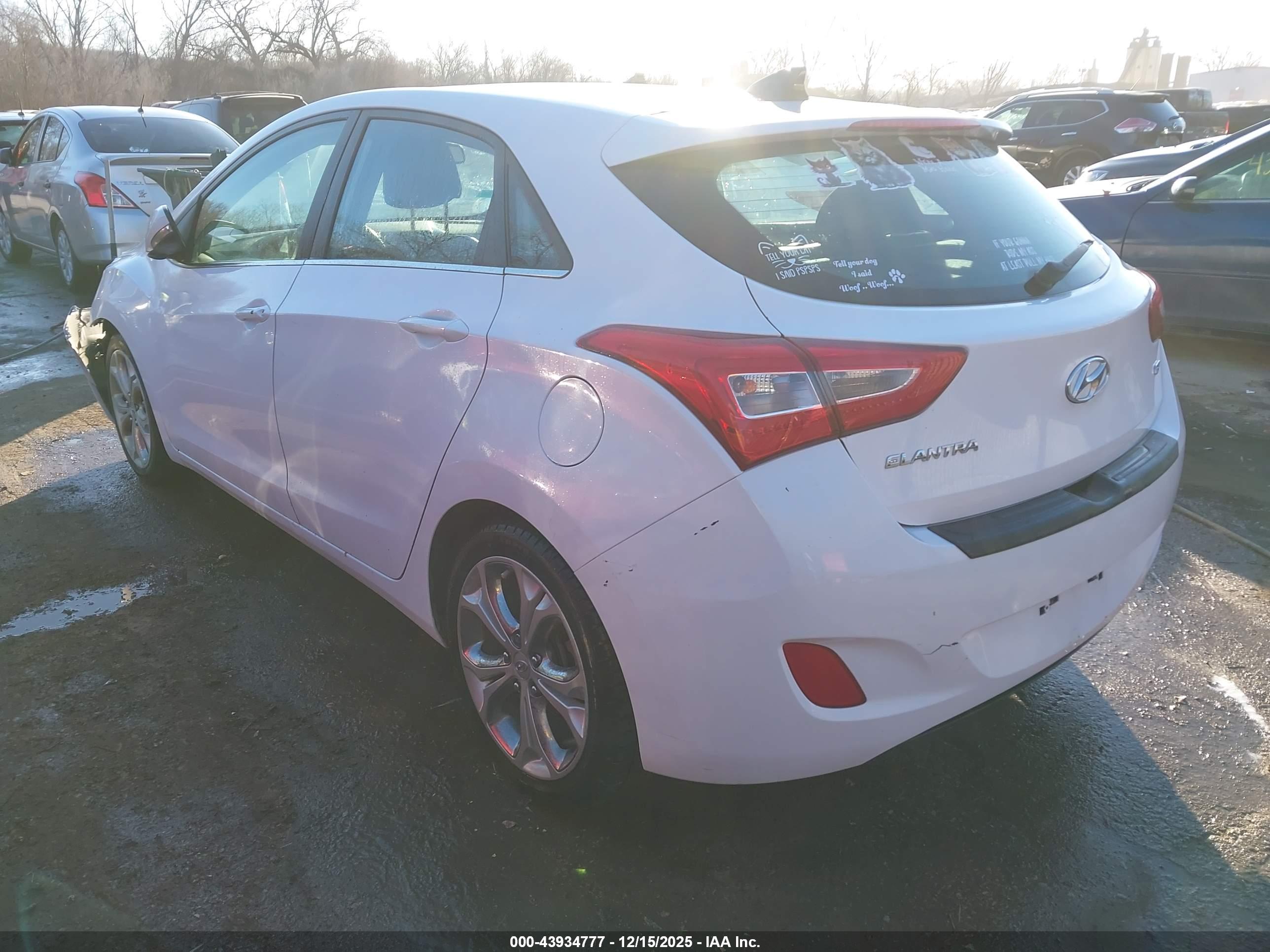 HYUNDAI ELANTRA image 3