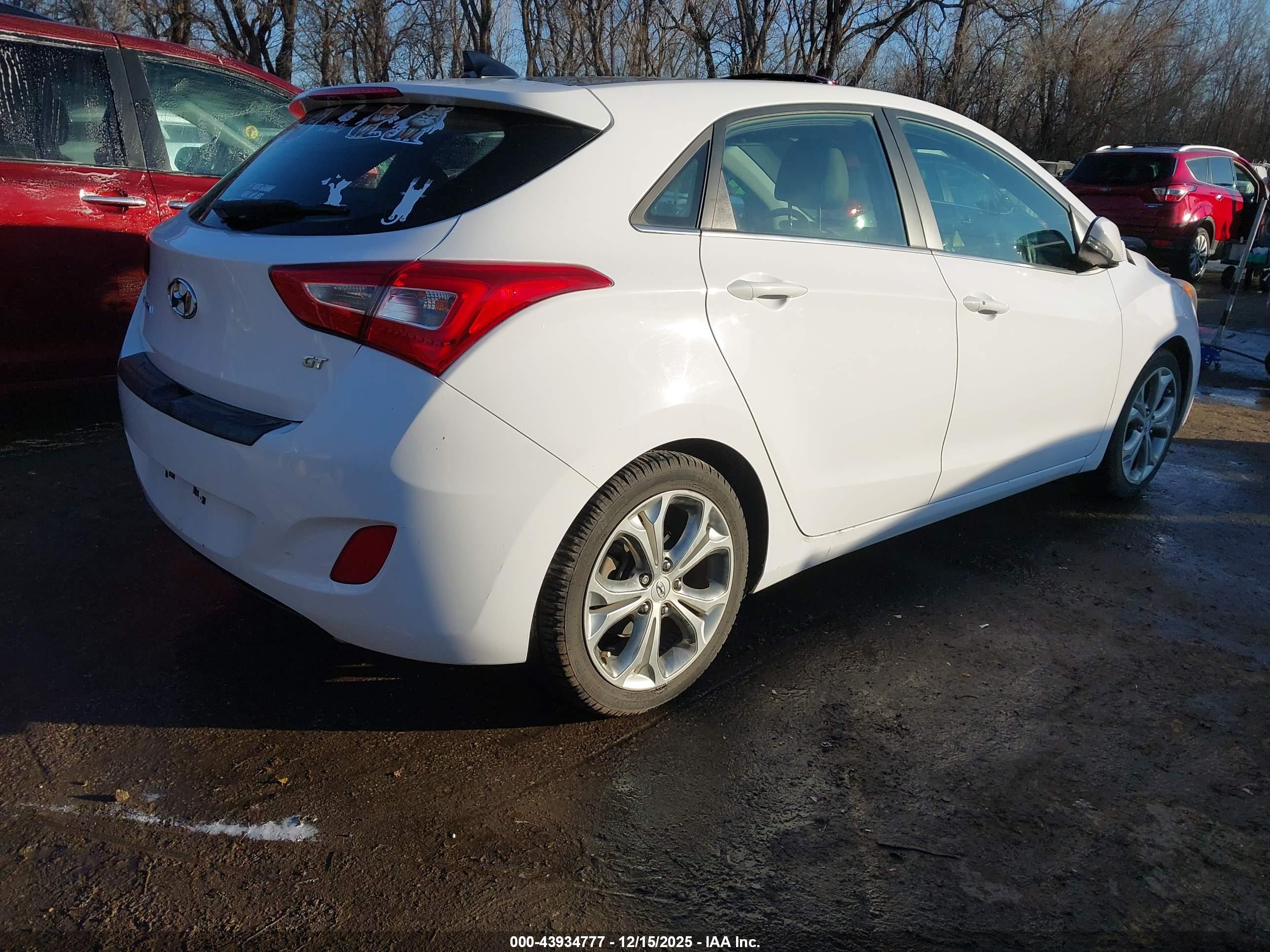HYUNDAI ELANTRA image 4
