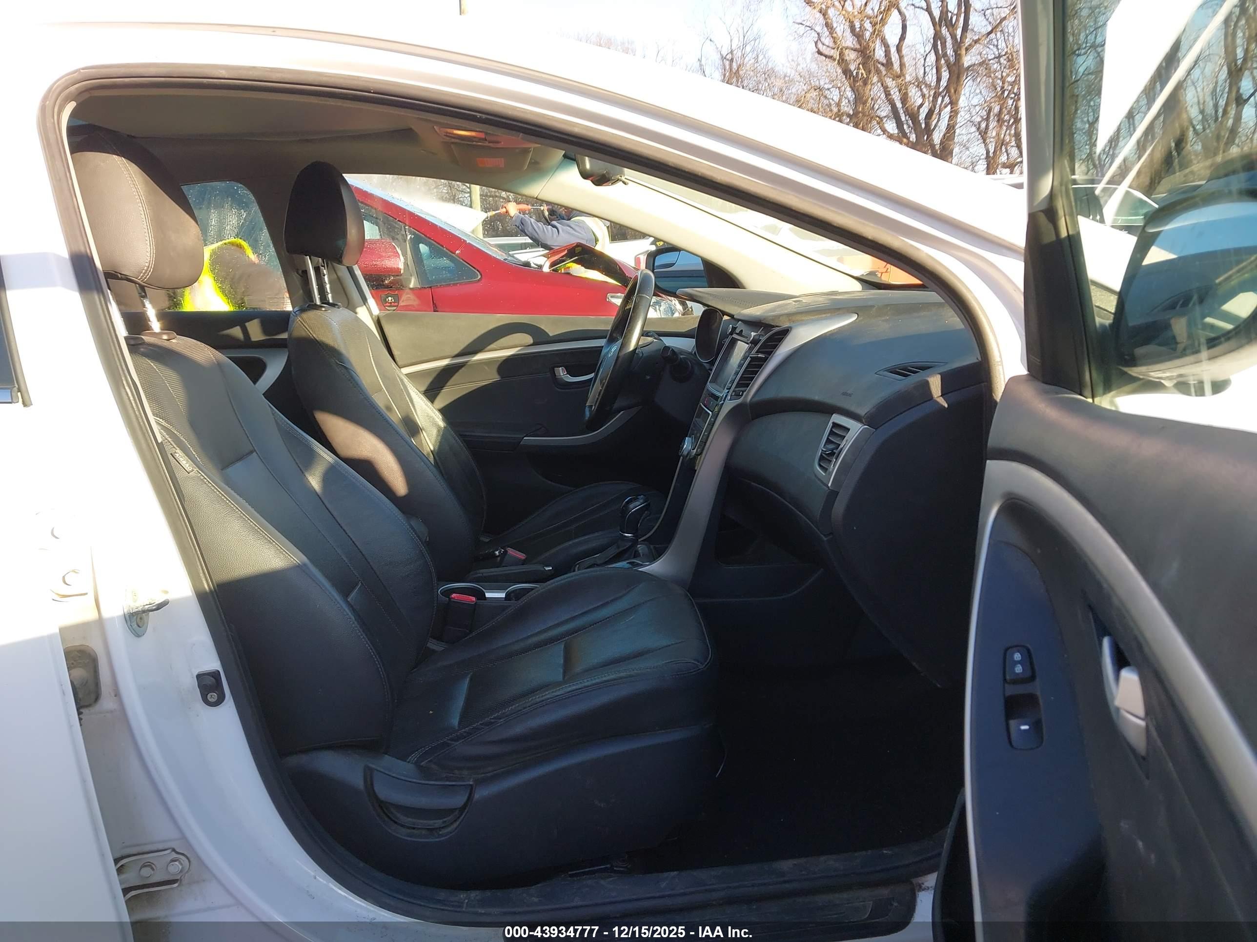 HYUNDAI ELANTRA image 5