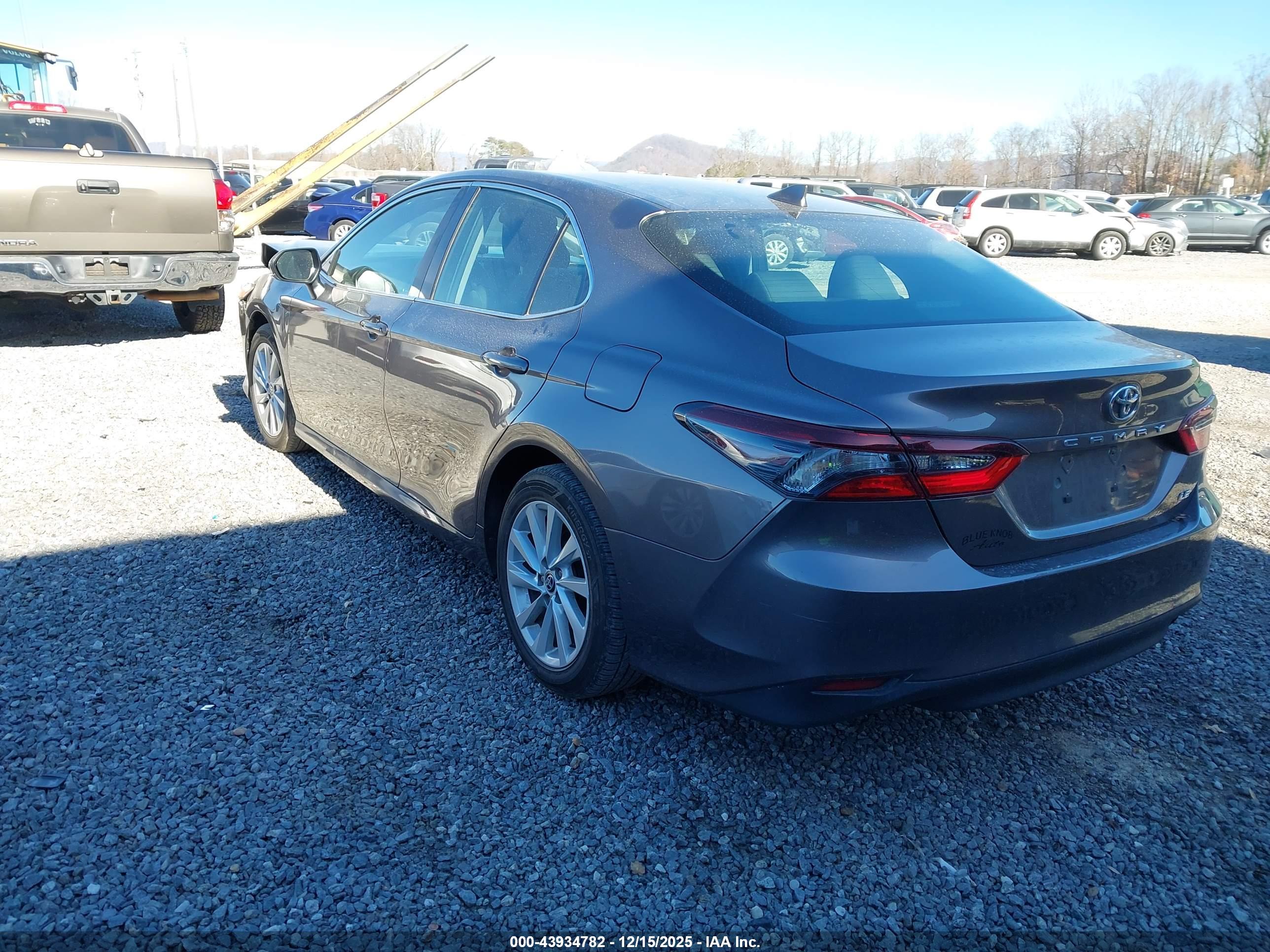 TOYOTA CAMRY image 3