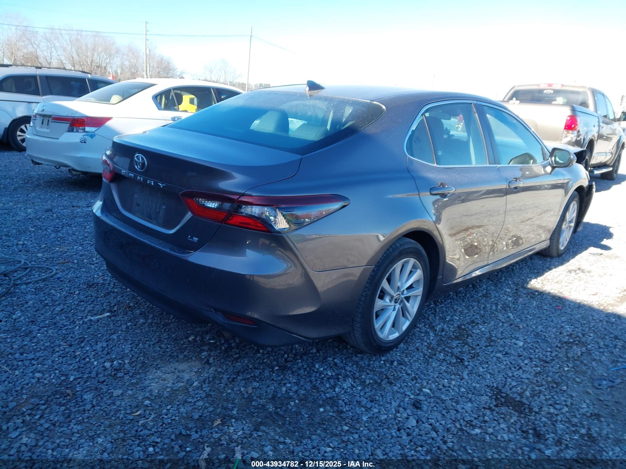 TOYOTA CAMRY image 4