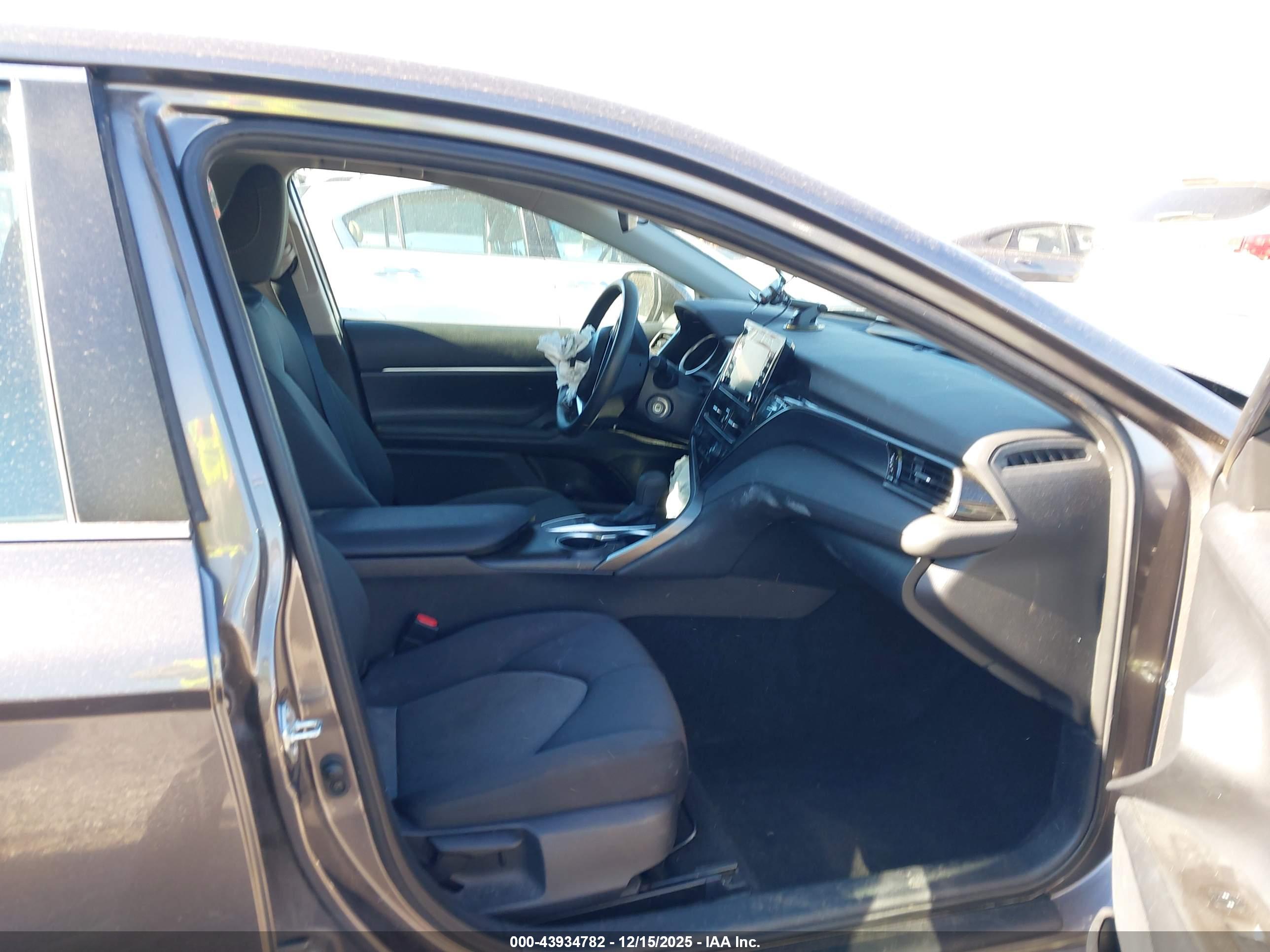 TOYOTA CAMRY image 5