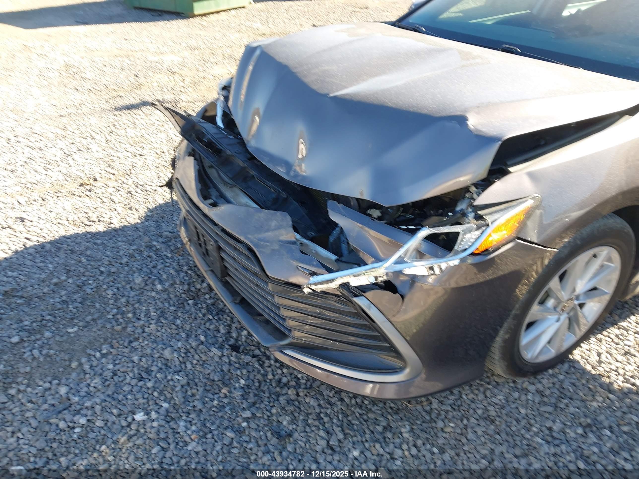 TOYOTA CAMRY image 6
