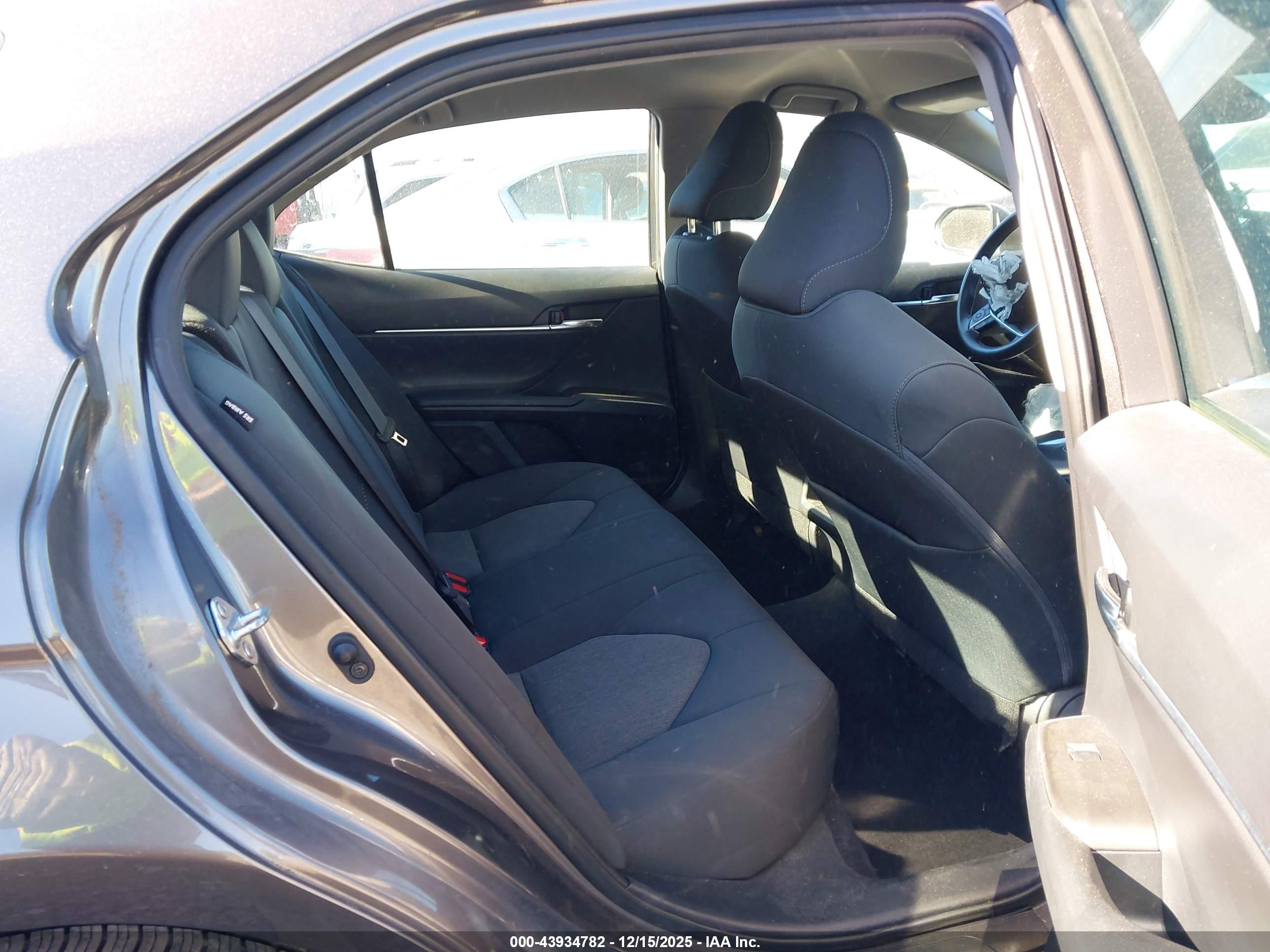 TOYOTA CAMRY image 8